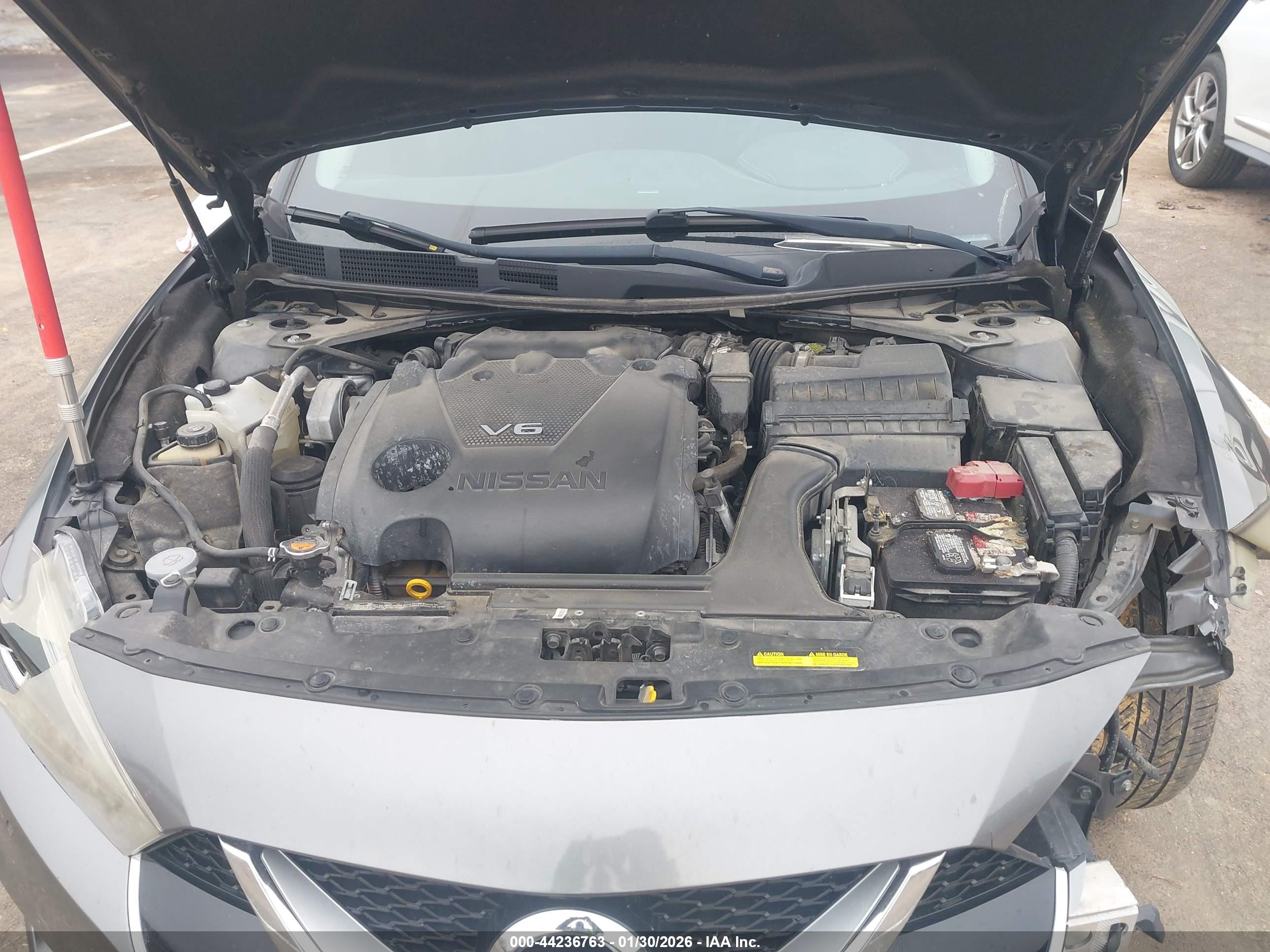 NISSAN MAXIMA image 10
