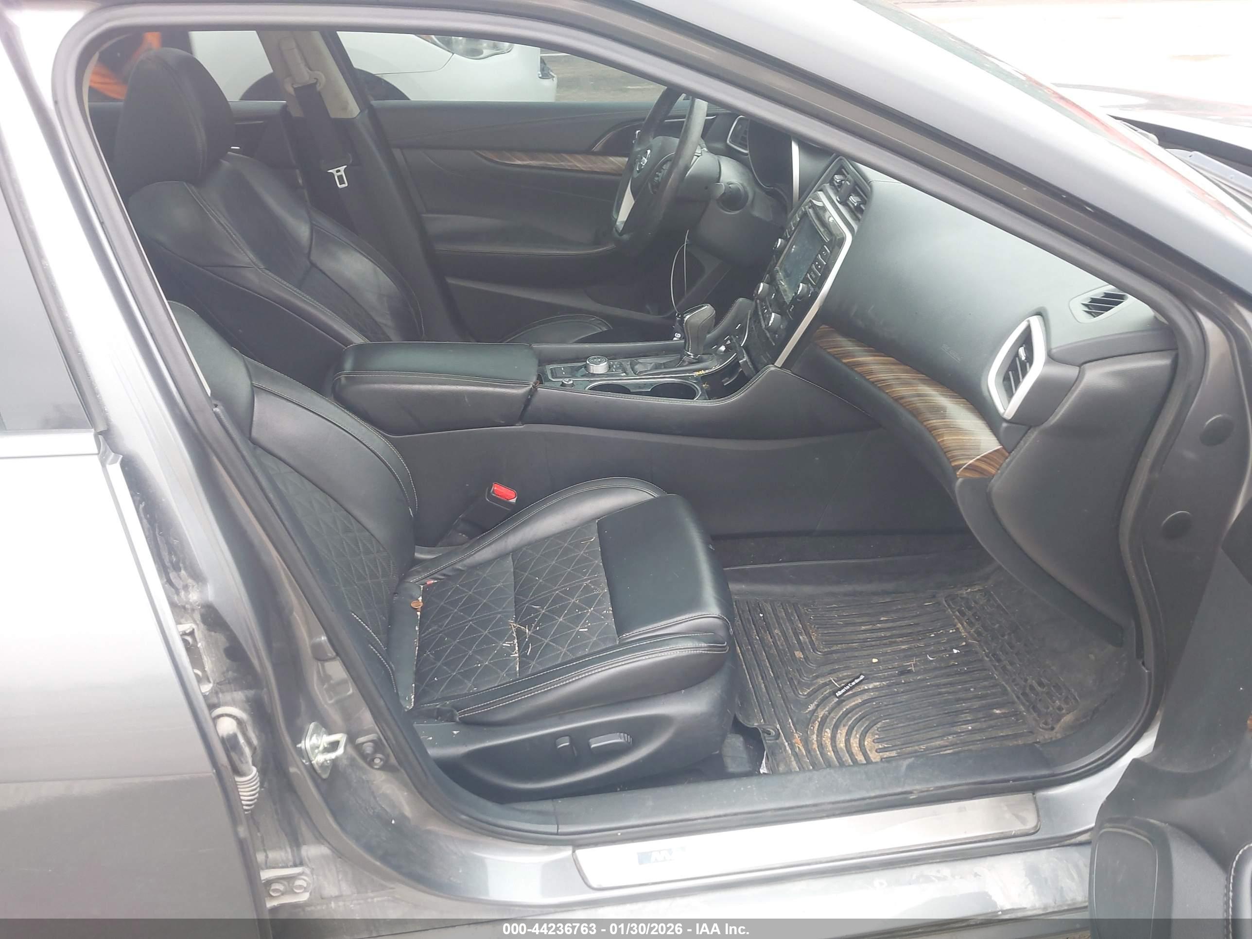 NISSAN MAXIMA image 5