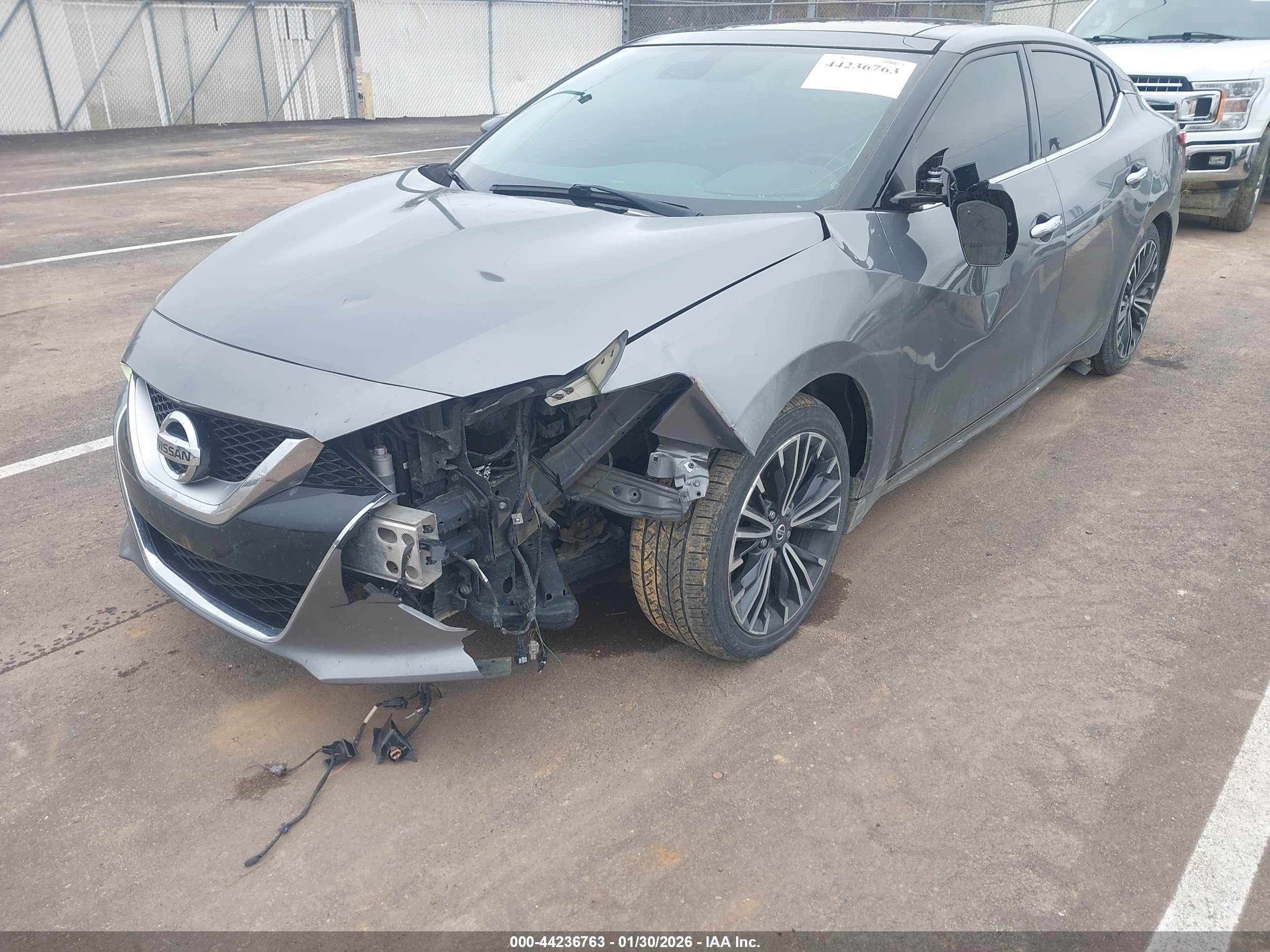 NISSAN MAXIMA image 6