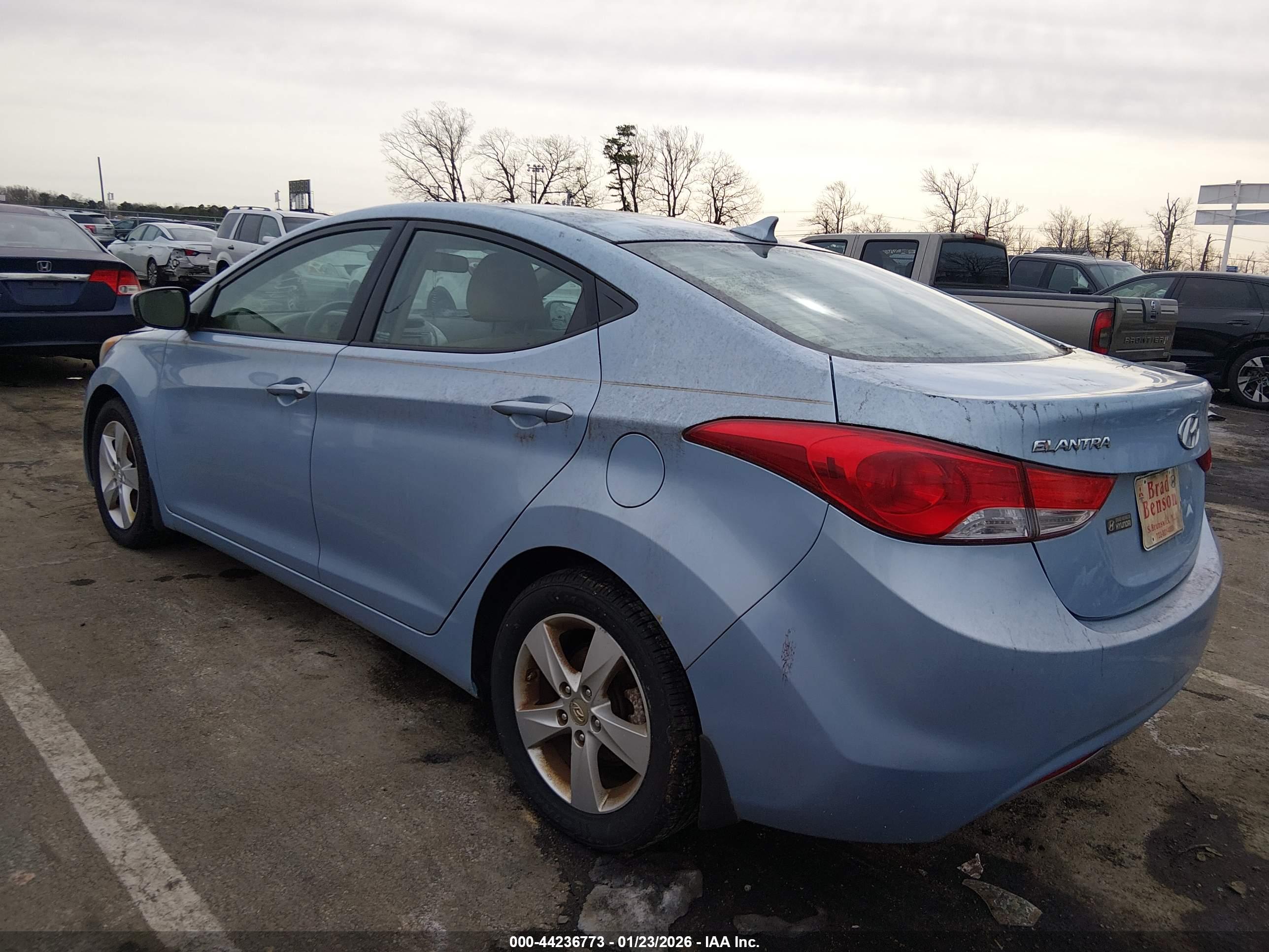 HYUNDAI ELANTRA image 3