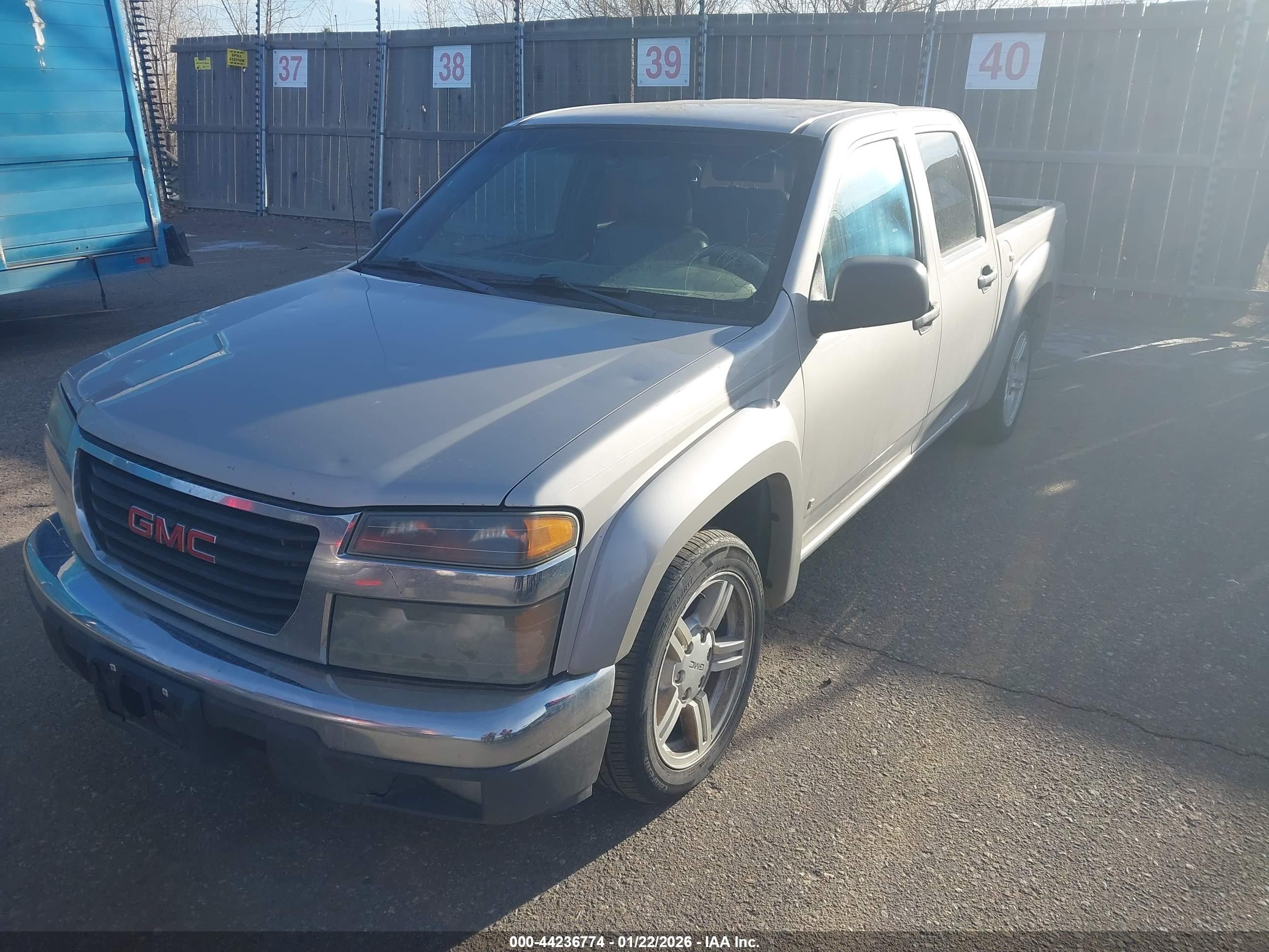 GMC CANYON image 2