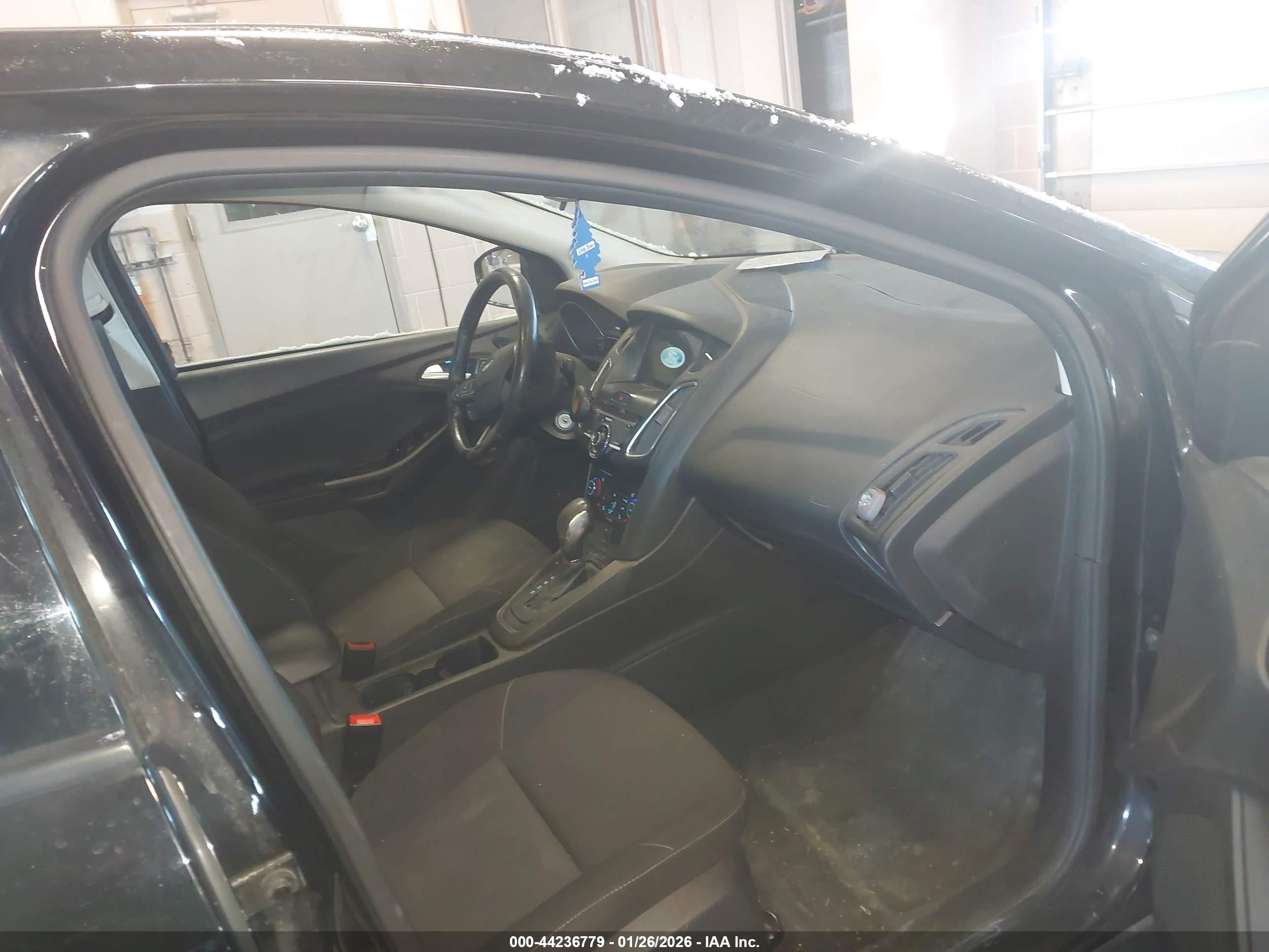 FORD FOCUS image 5