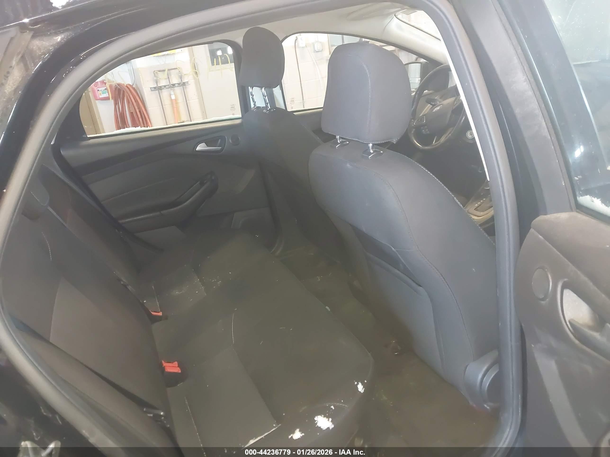 FORD FOCUS image 8
