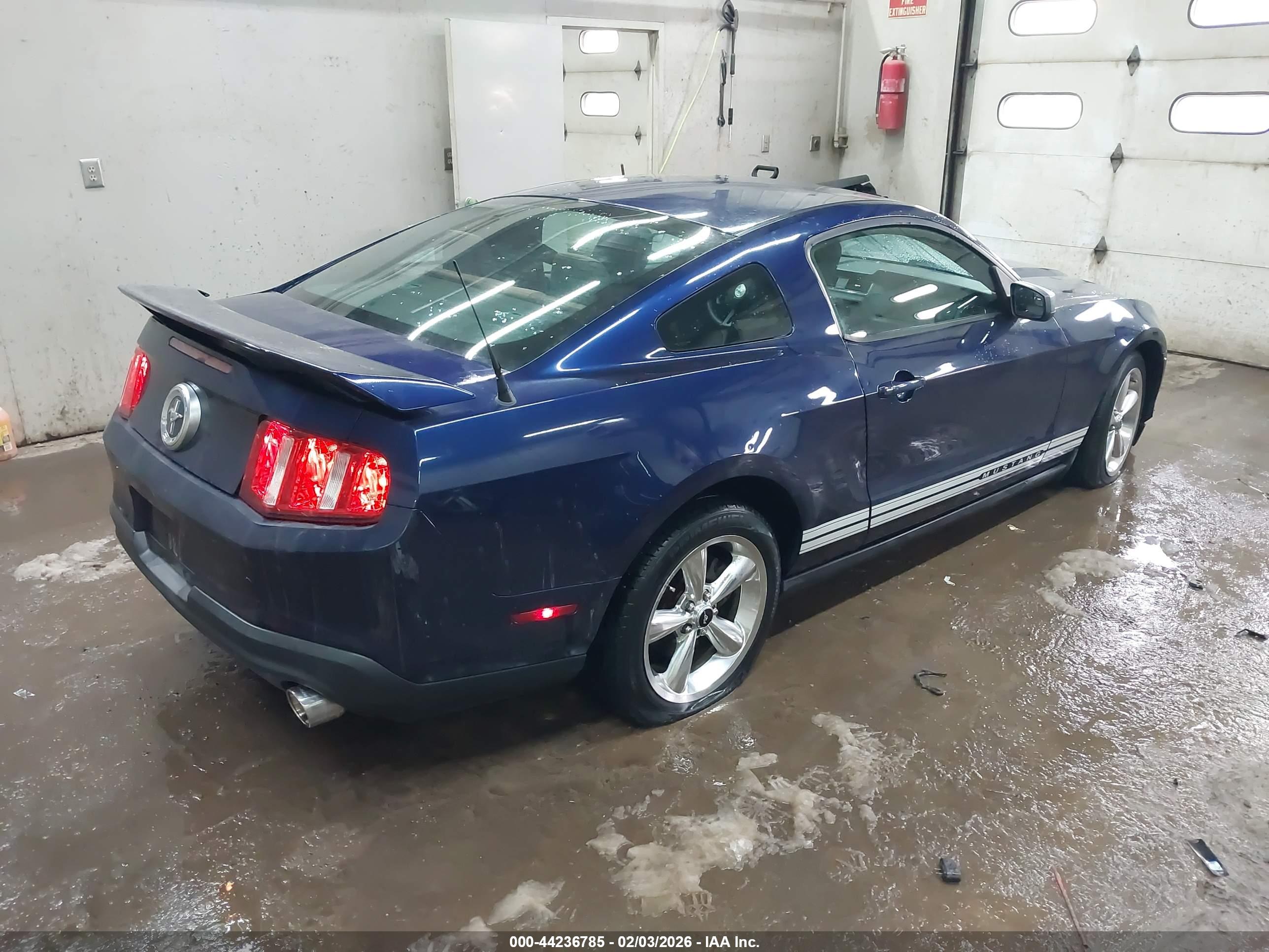 FORD MUSTANG image 4