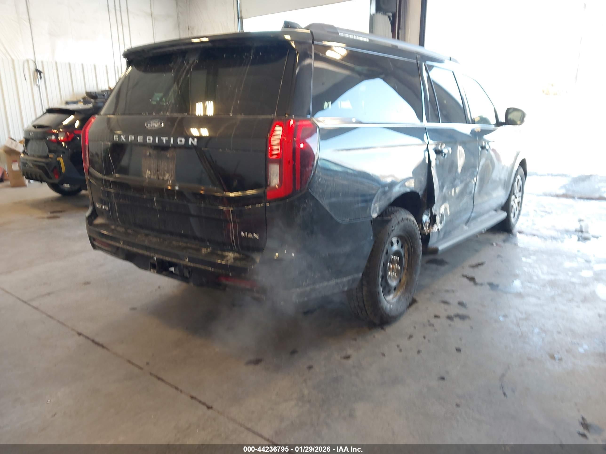 FORD EXPEDITION image 4