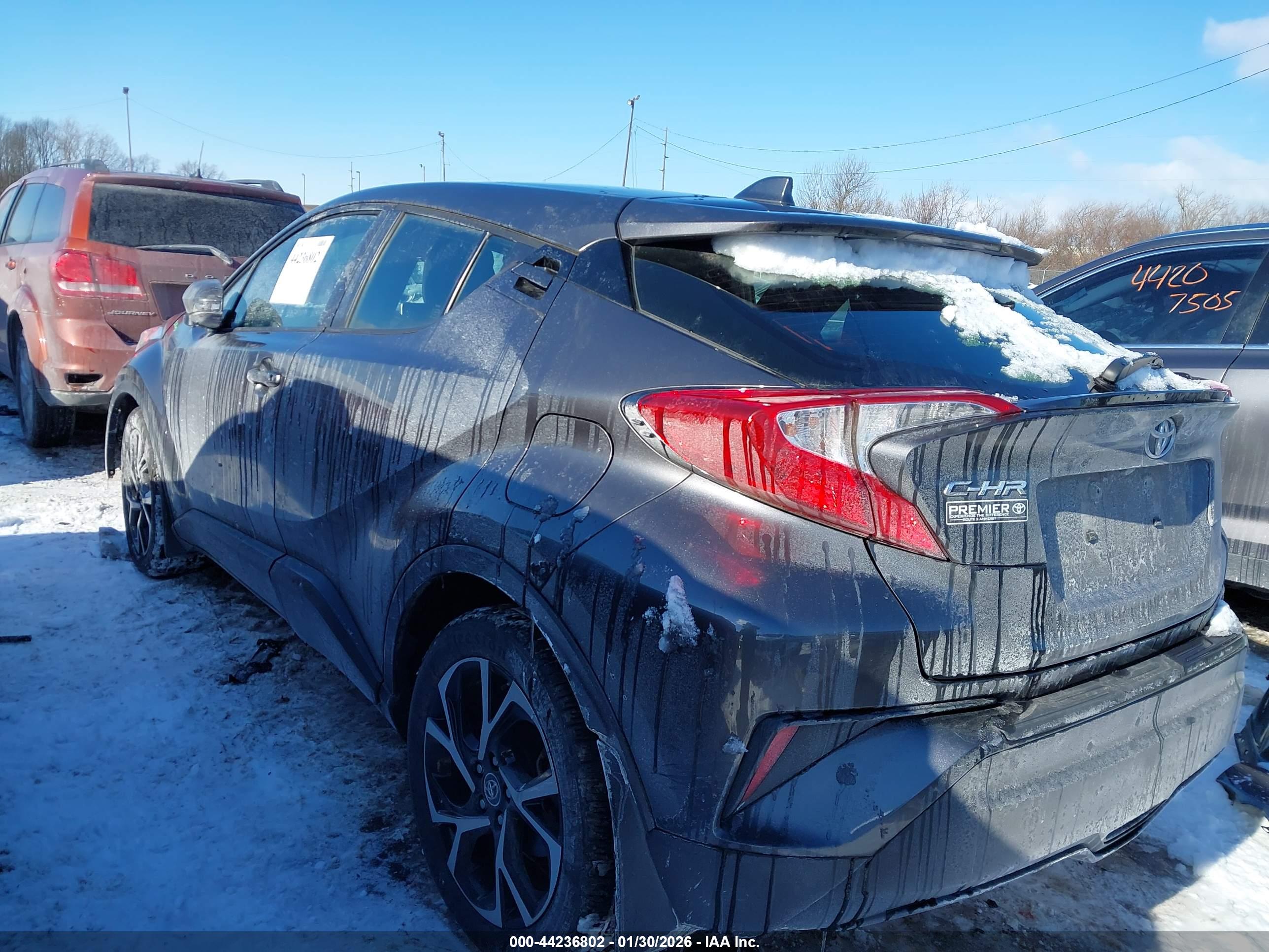 TOYOTA C-HR image 3