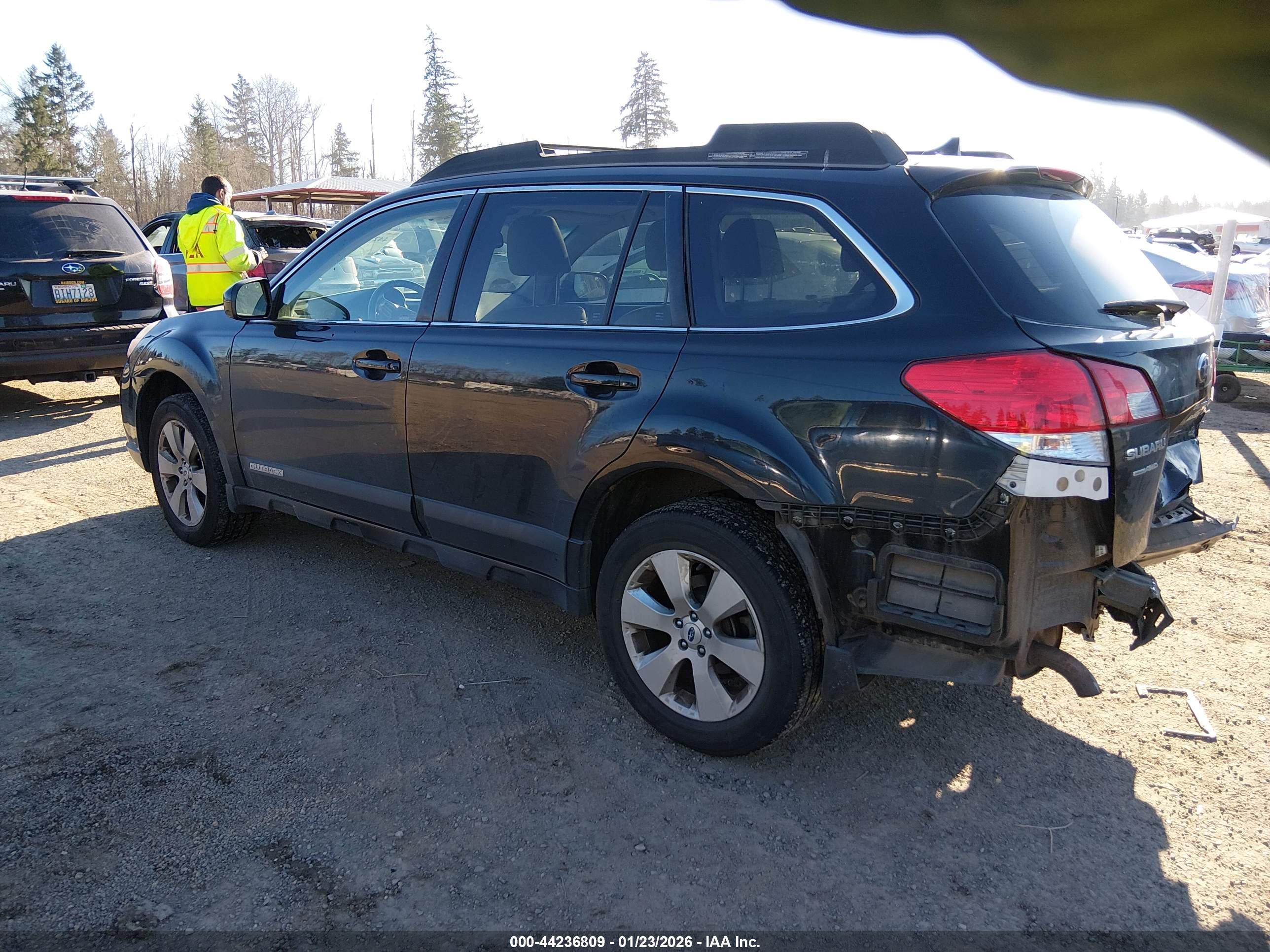 SUBARU OUTBACK image 3