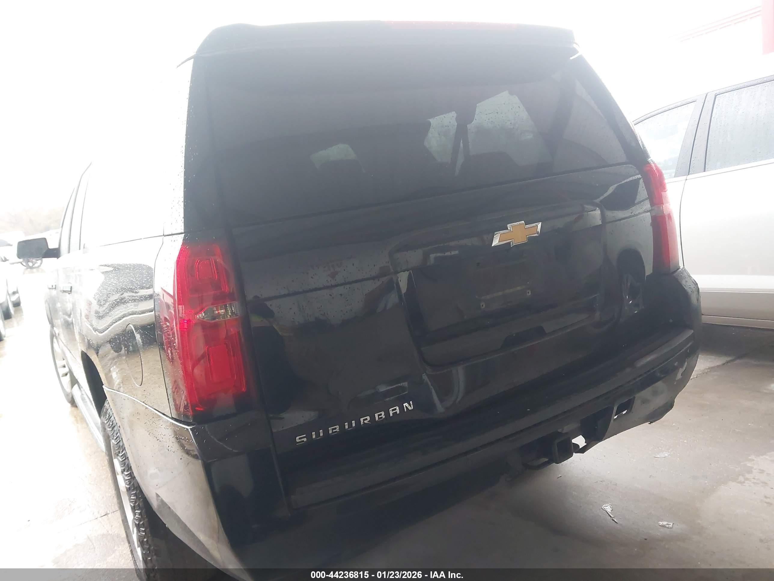 CHEVROLET SUBURBAN image 3