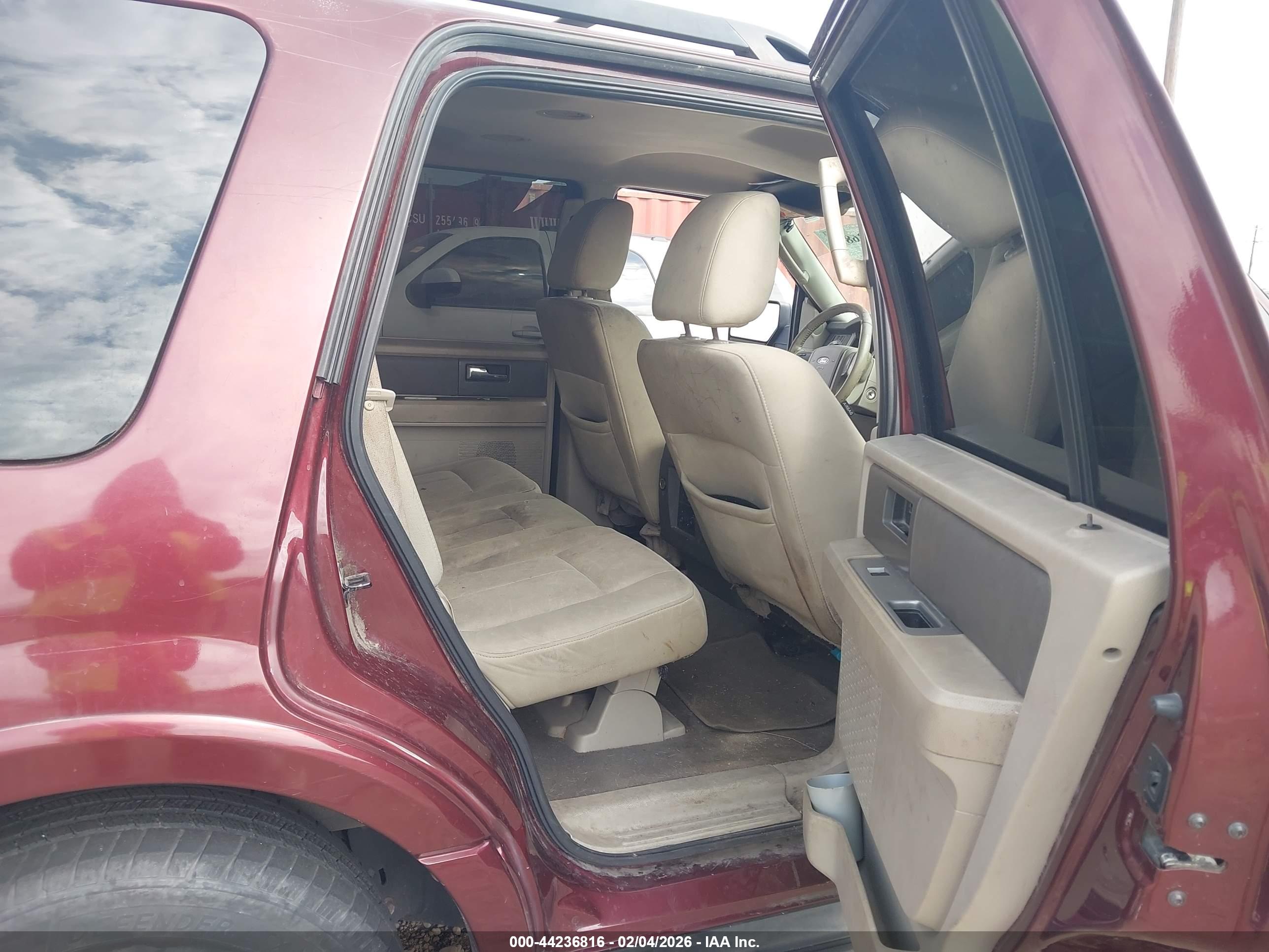 FORD EXPEDITION image 8