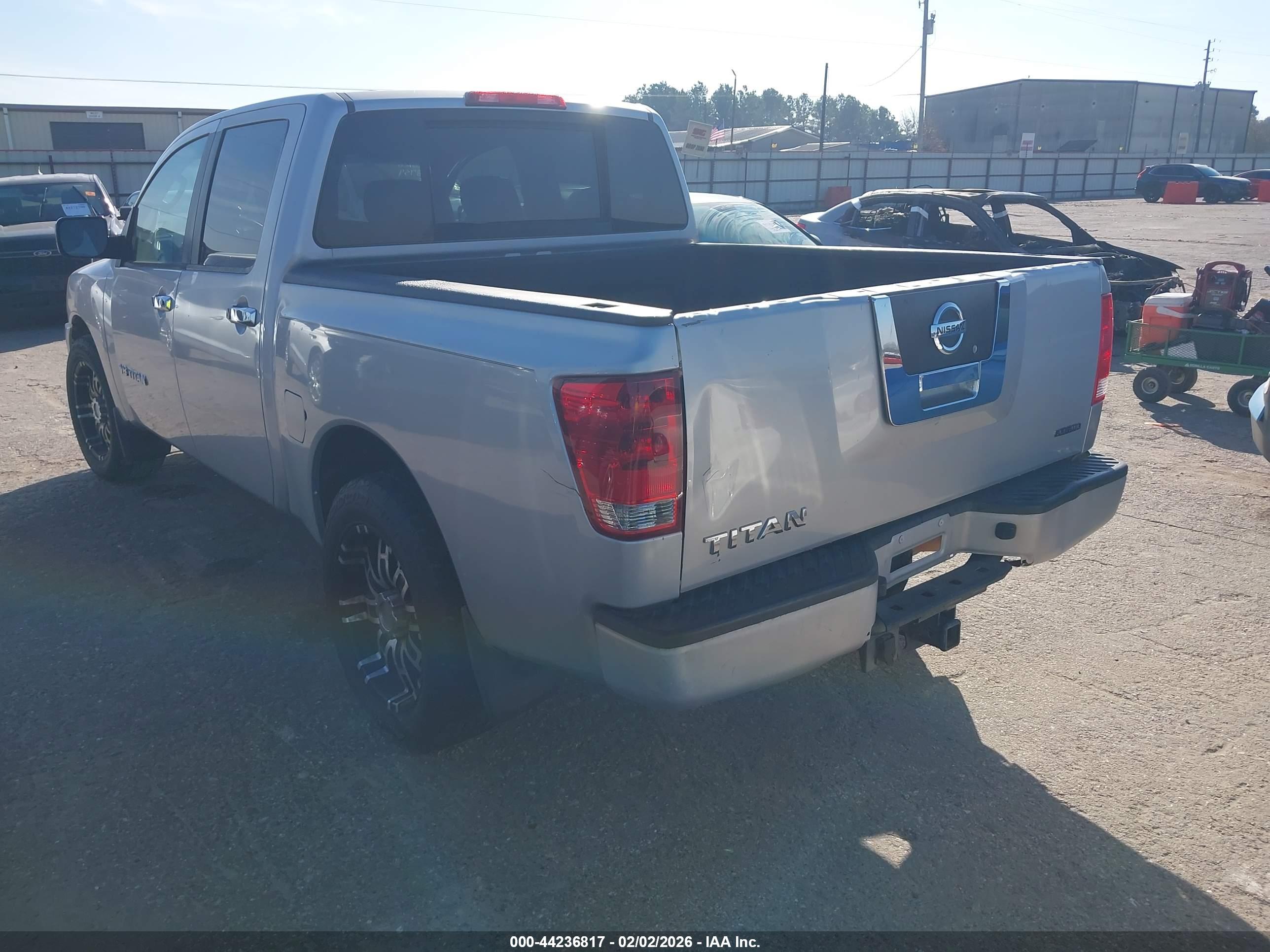 NISSAN TITAN image 3