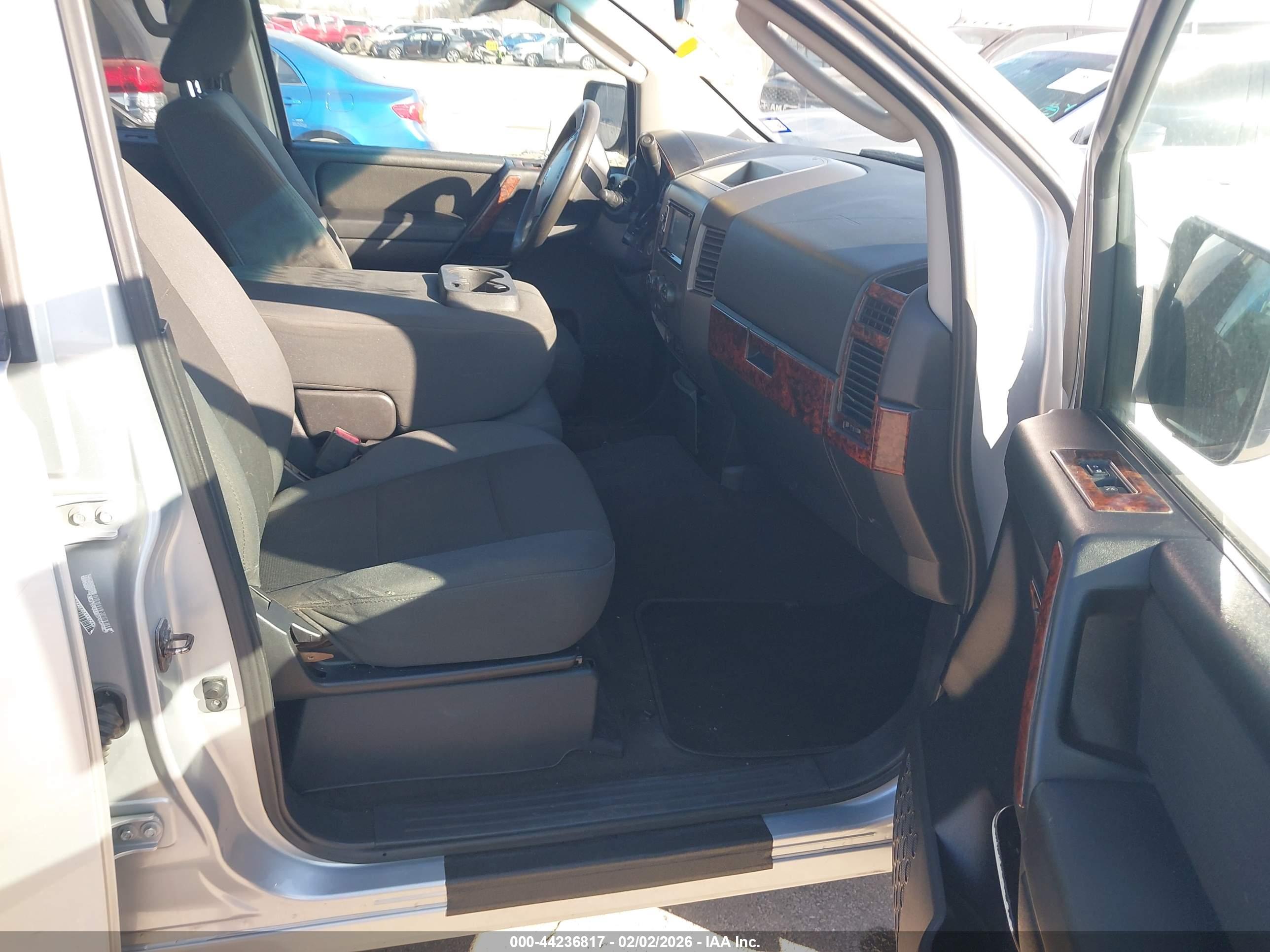 NISSAN TITAN image 5