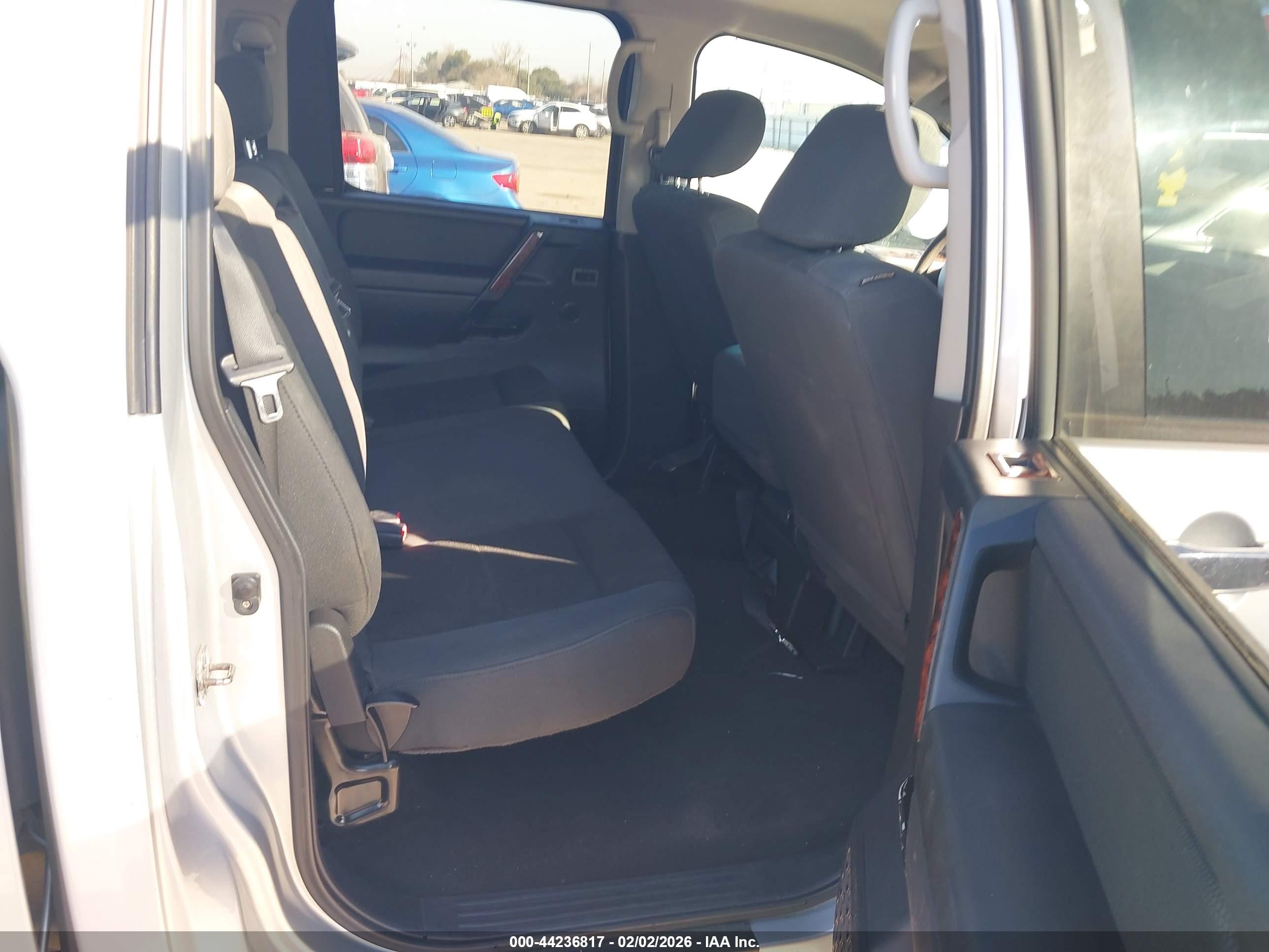 NISSAN TITAN image 8