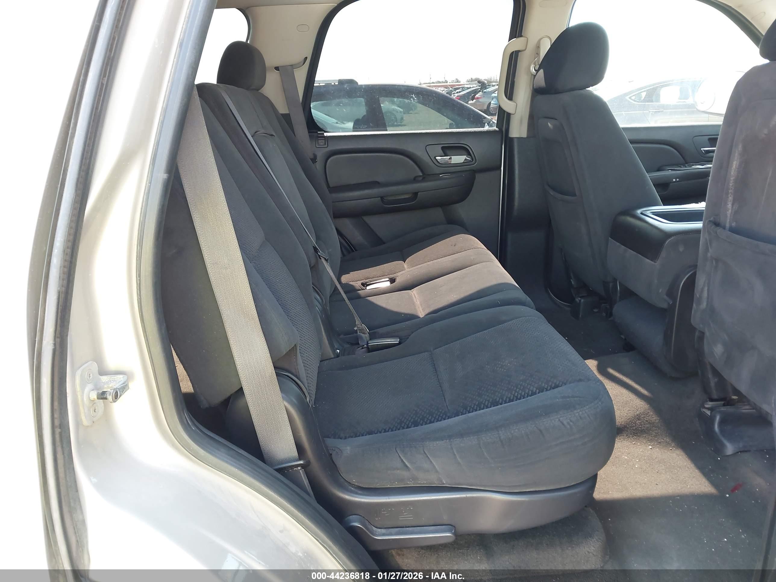 CHEVROLET TAHOE image 8