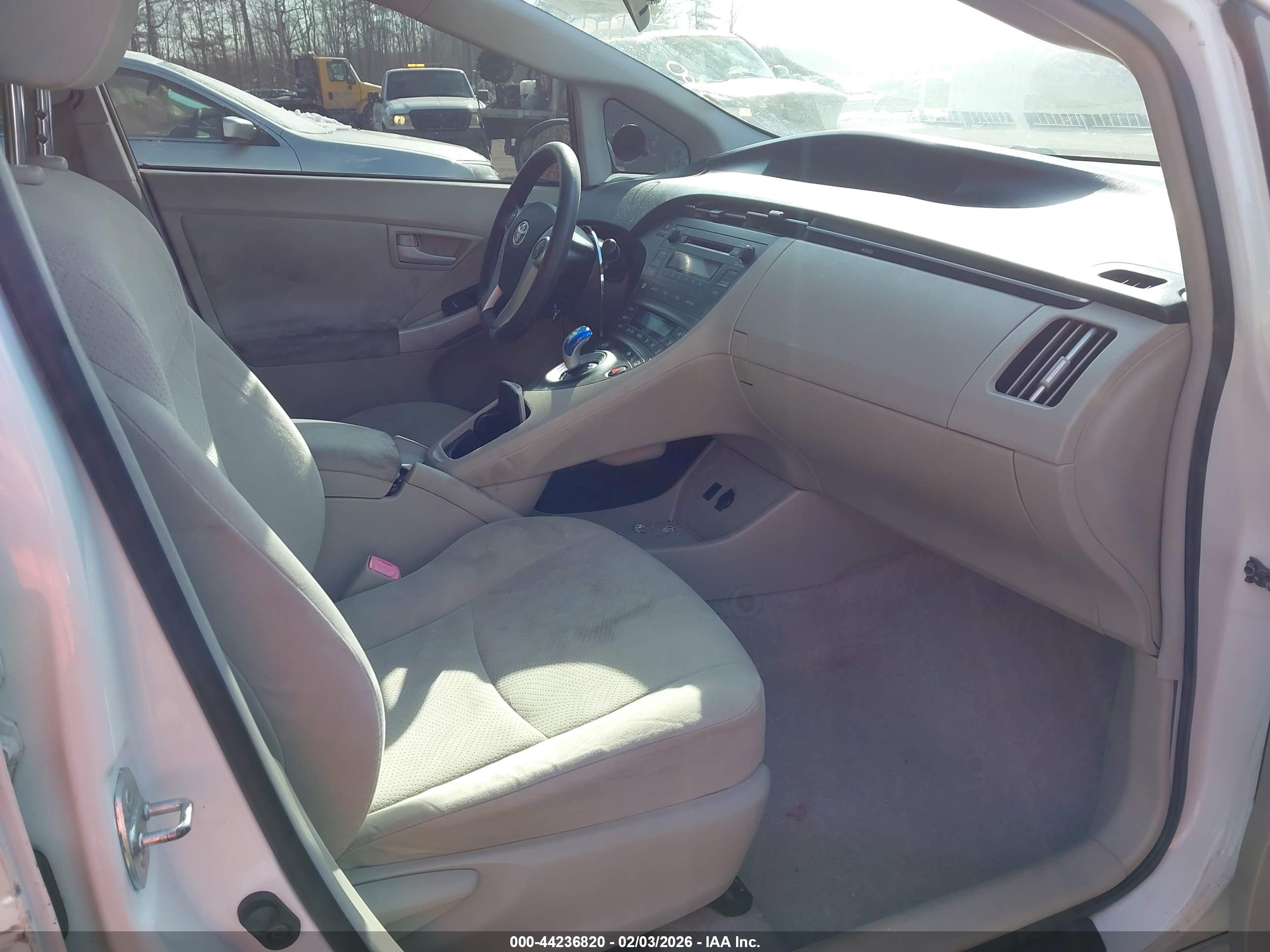 TOYOTA PRIUS image 5