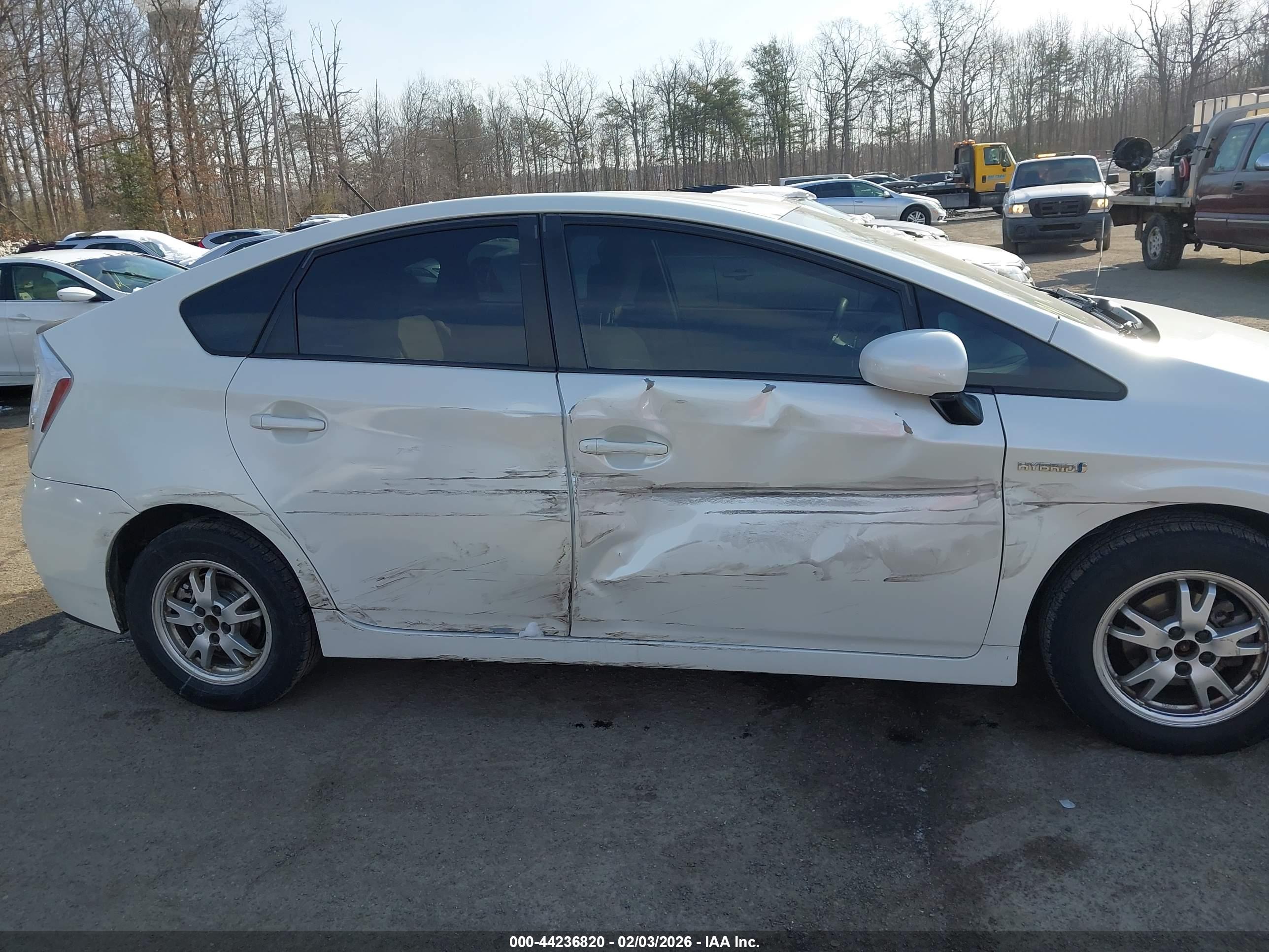 TOYOTA PRIUS image 6