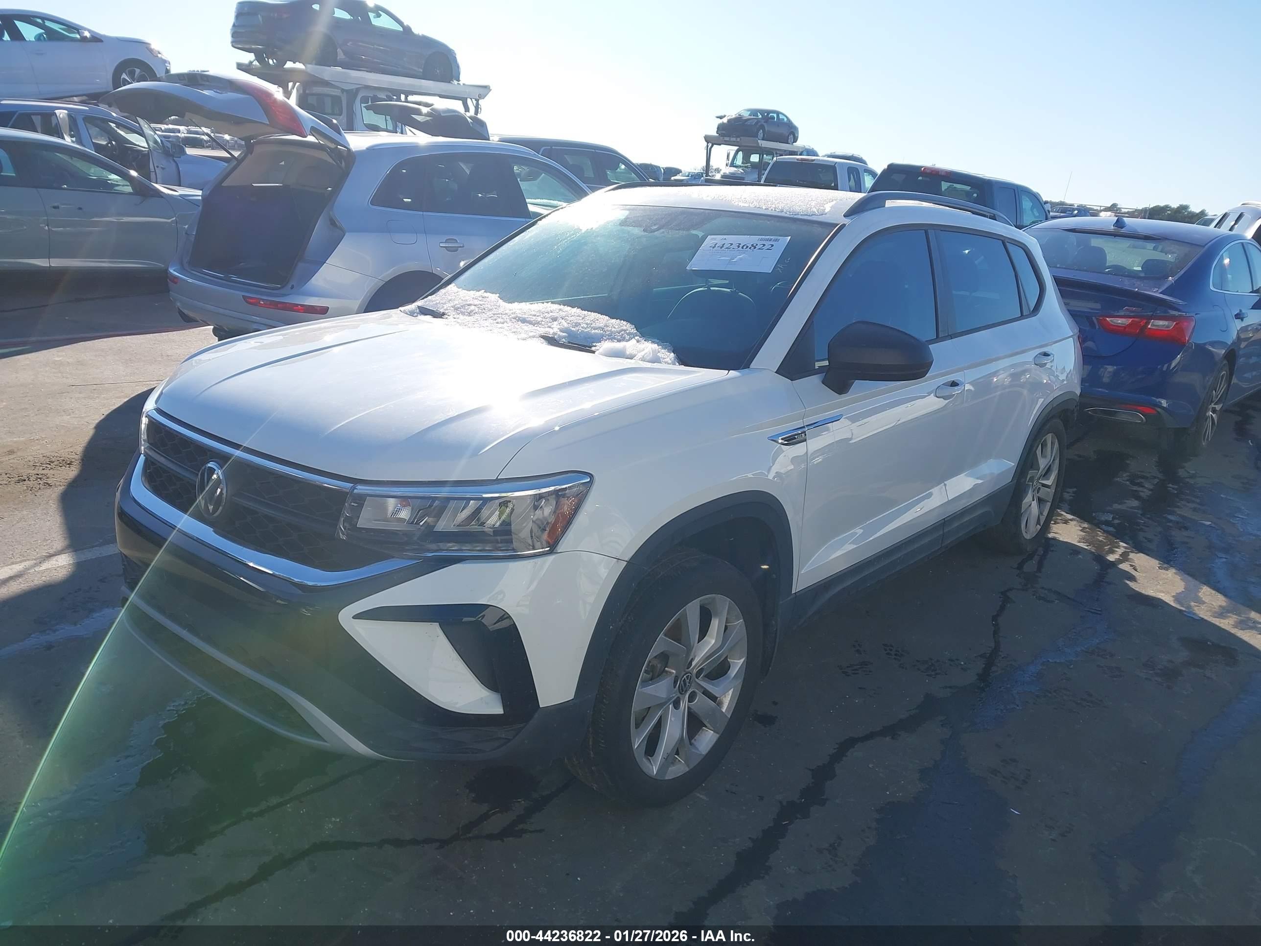 VOLKSWAGEN TAOS image 2