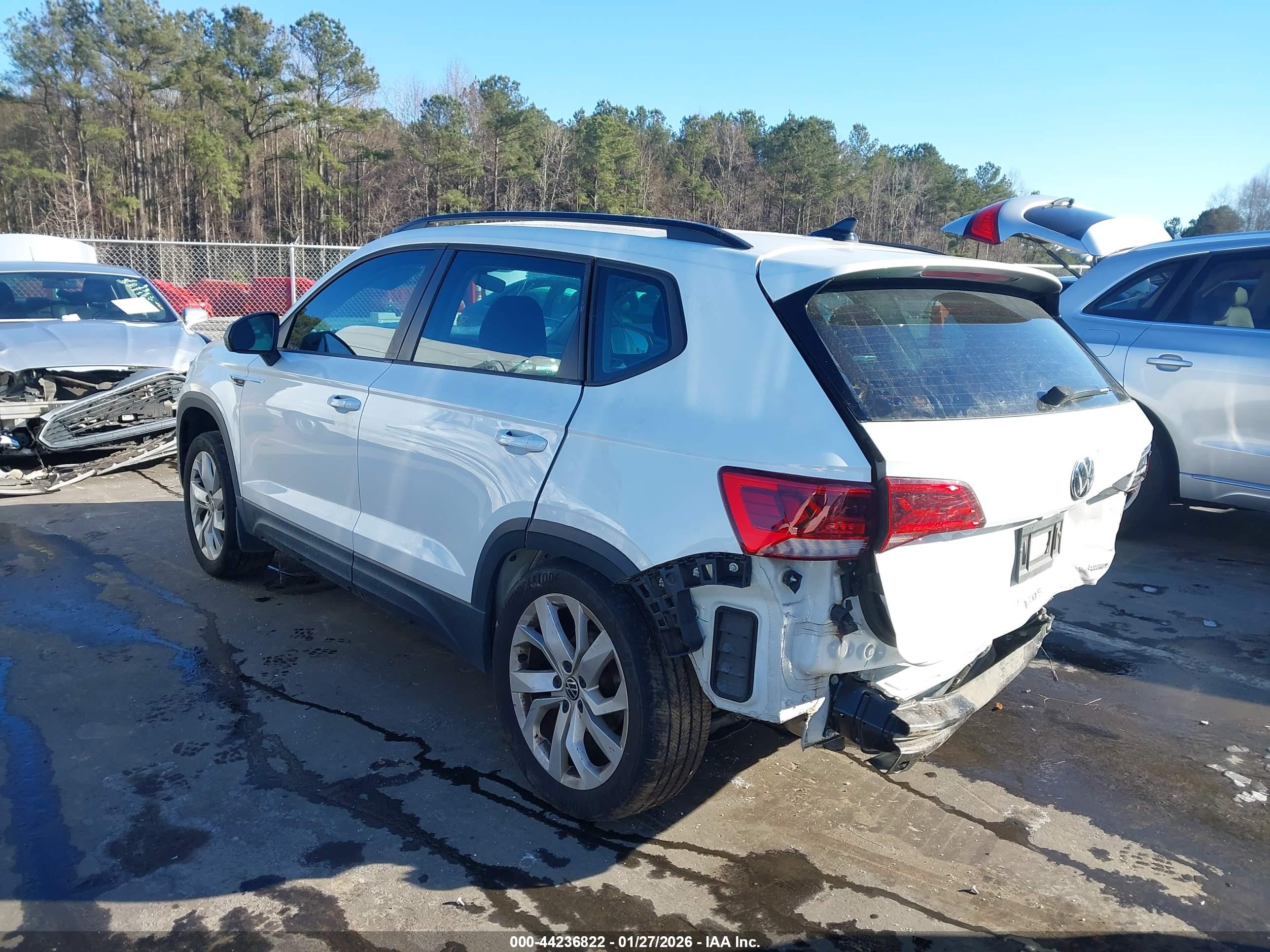 VOLKSWAGEN TAOS image 3