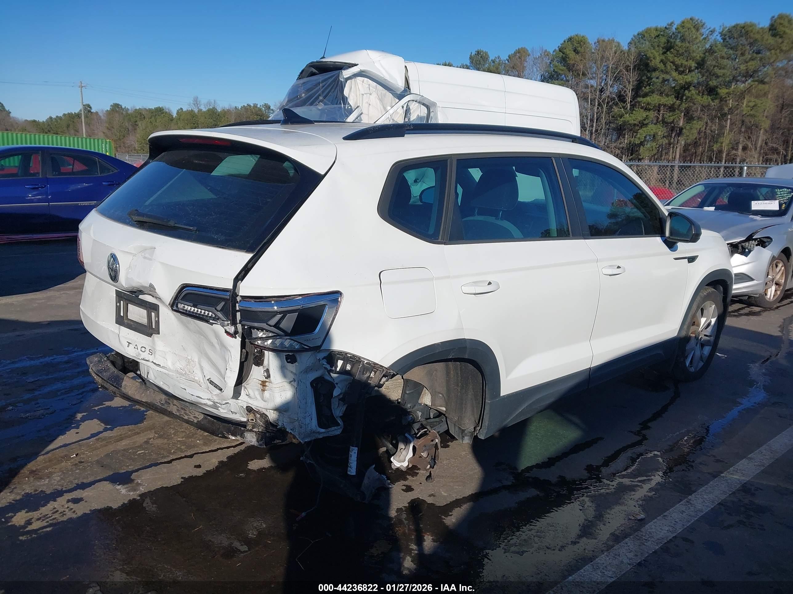 VOLKSWAGEN TAOS image 4