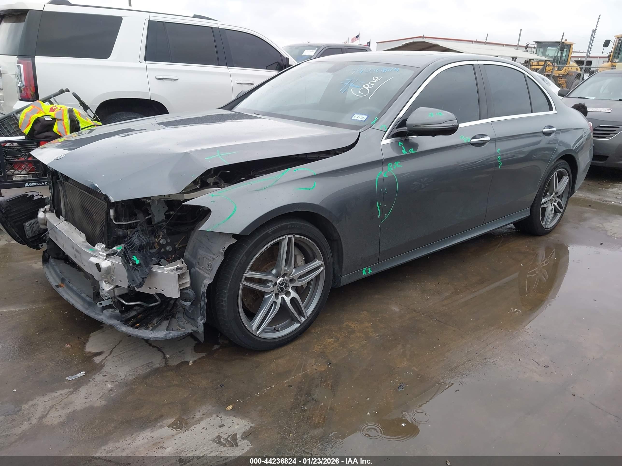 MERCEDES-BENZ E image 2