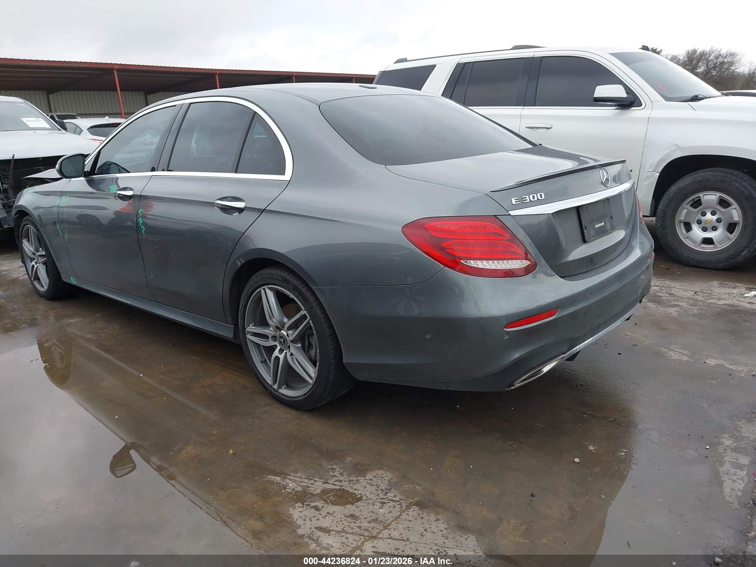 MERCEDES-BENZ E image 3