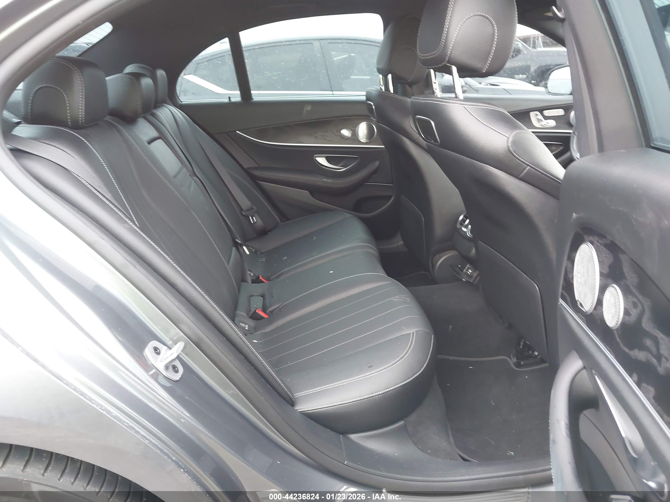 MERCEDES-BENZ E image 8