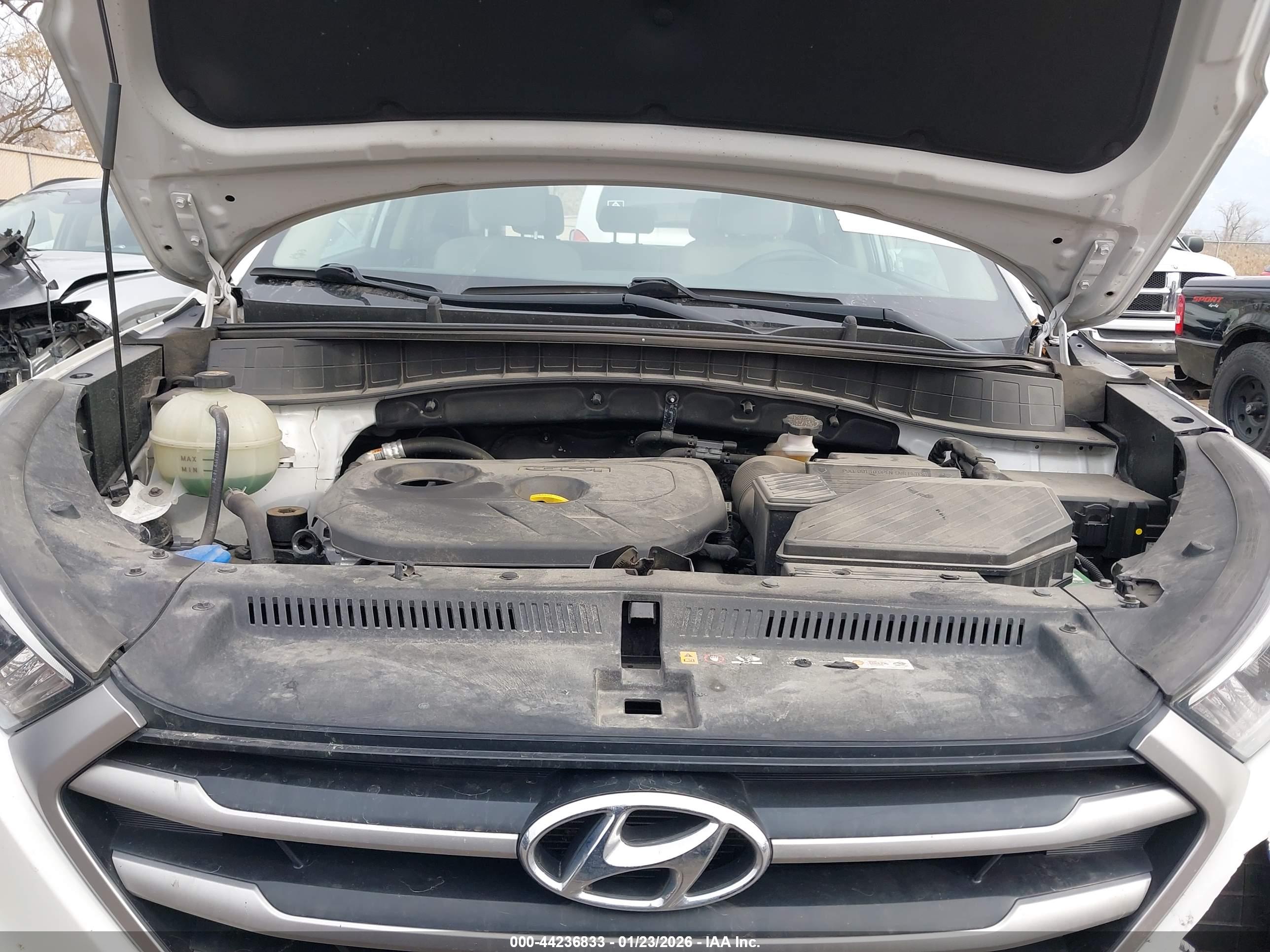 HYUNDAI TUCSON image 10