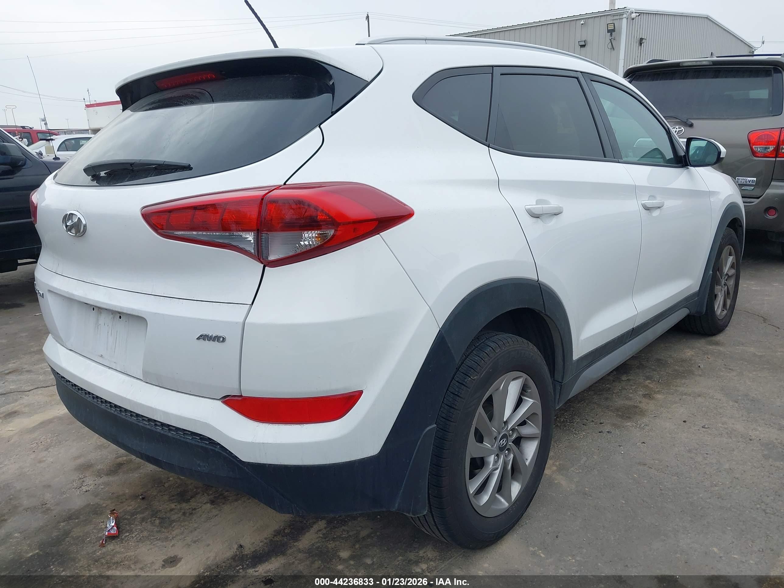 HYUNDAI TUCSON image 4
