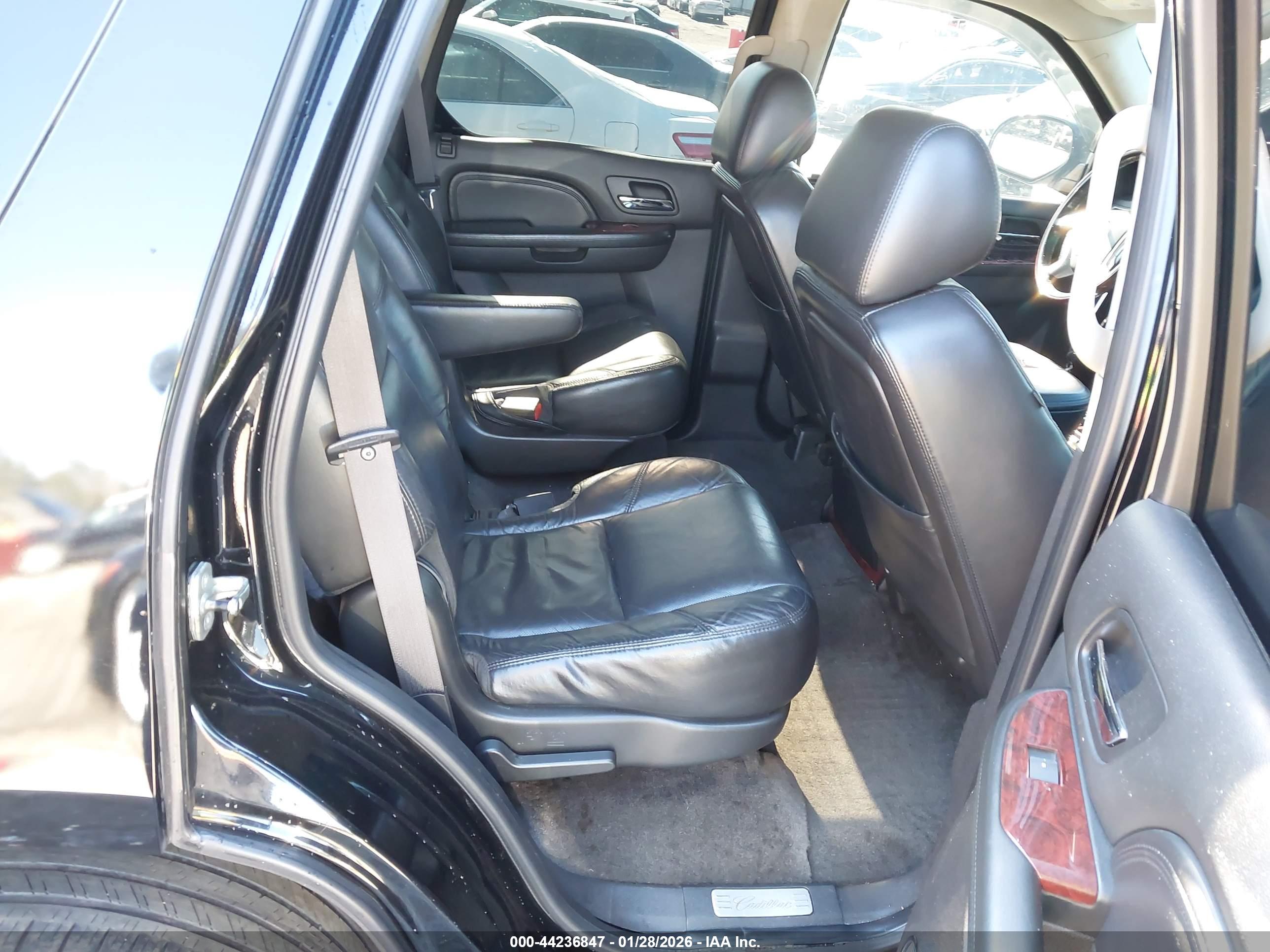 CADILLAC ESCALADE image 8