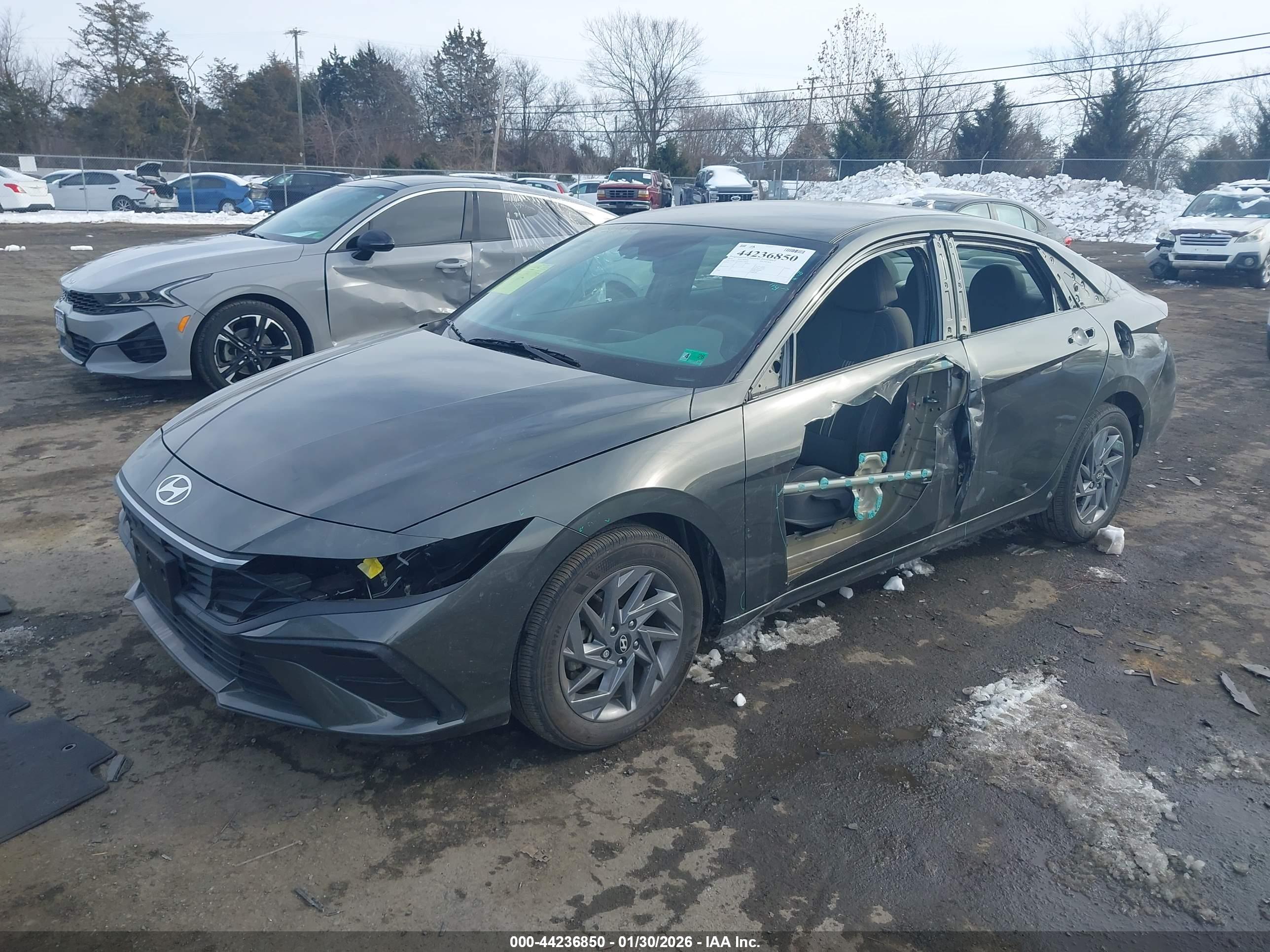 HYUNDAI ELANTRA image 2