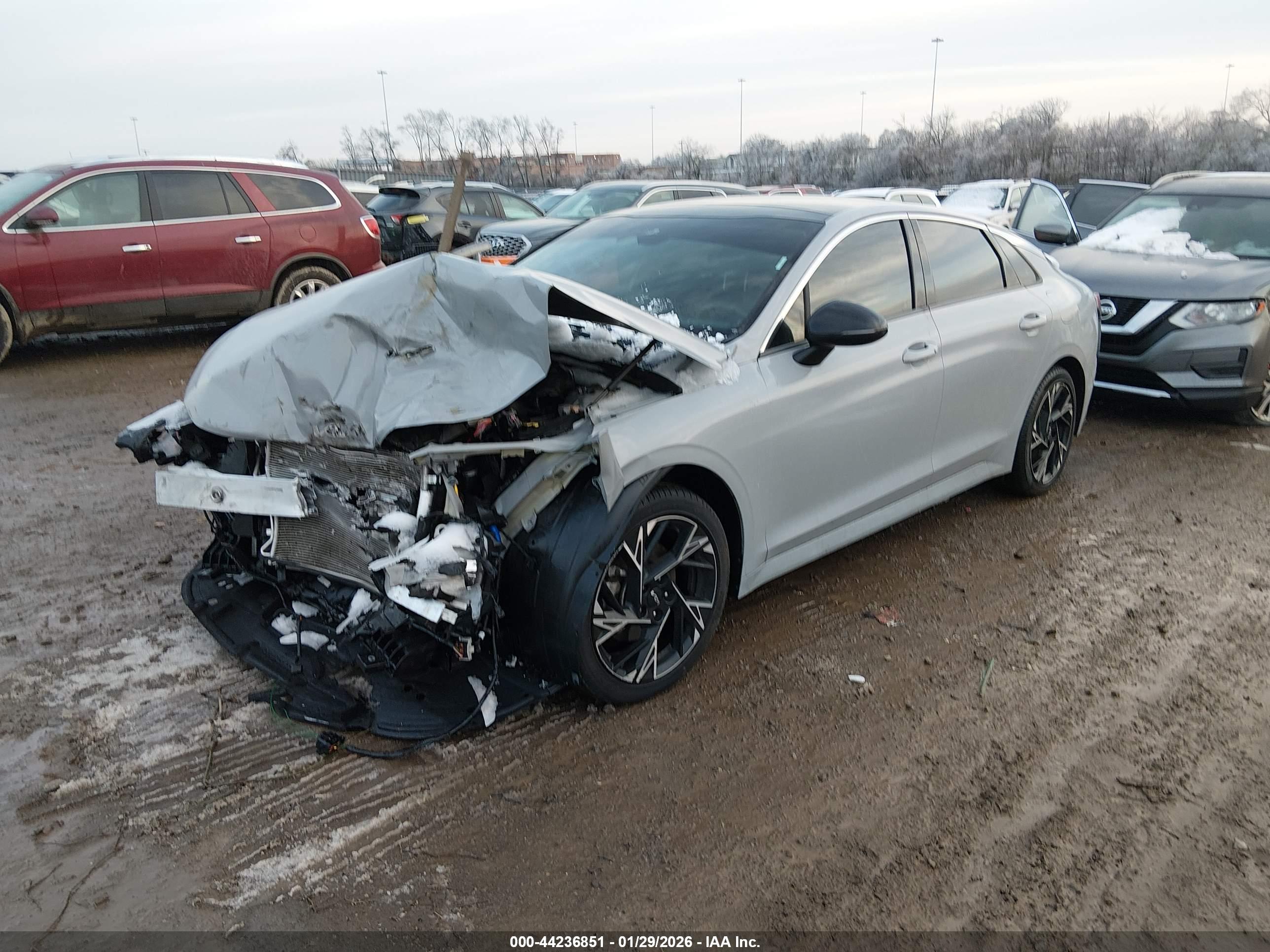 KIA K5 image 2