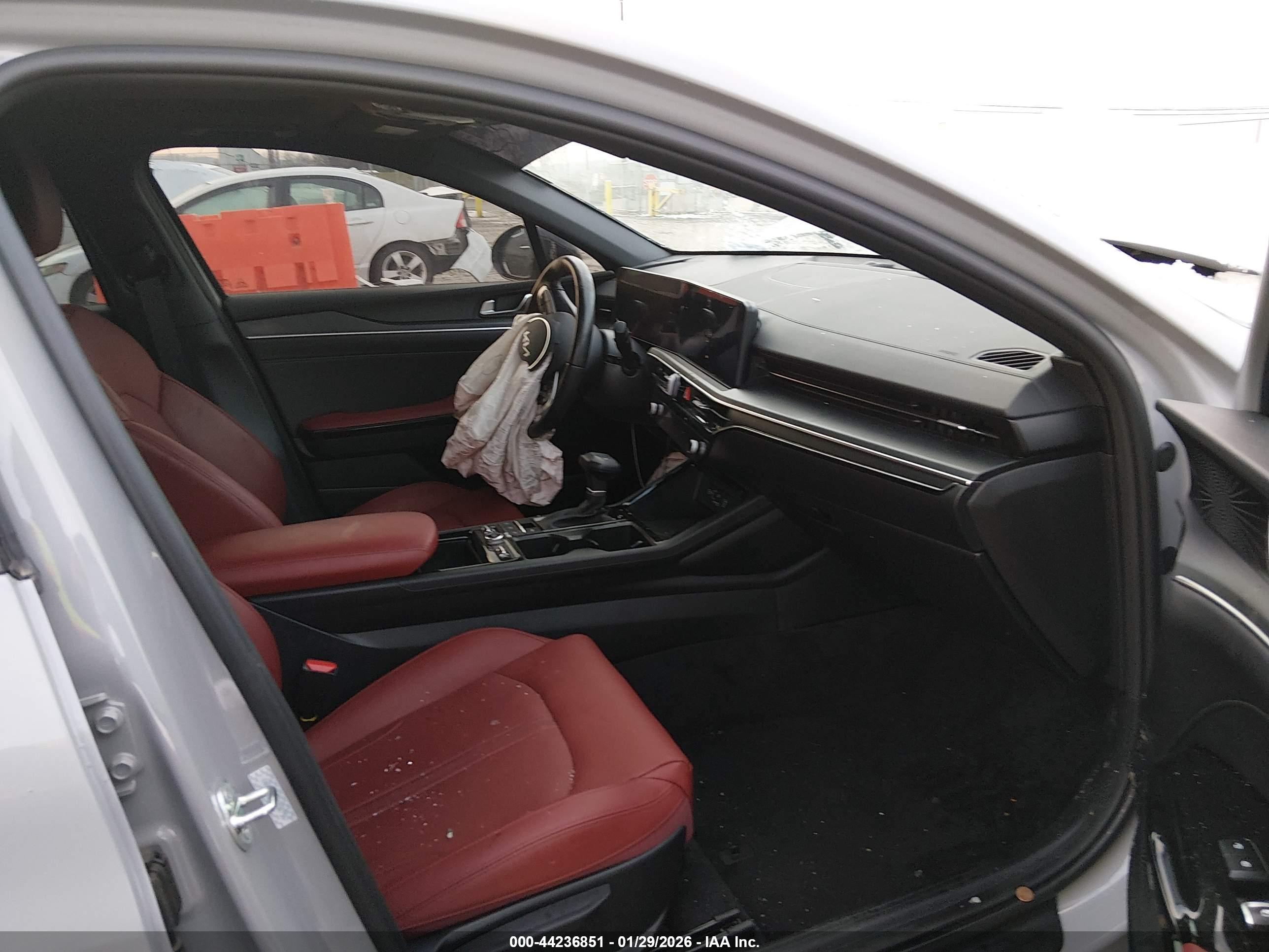 KIA K5 image 5