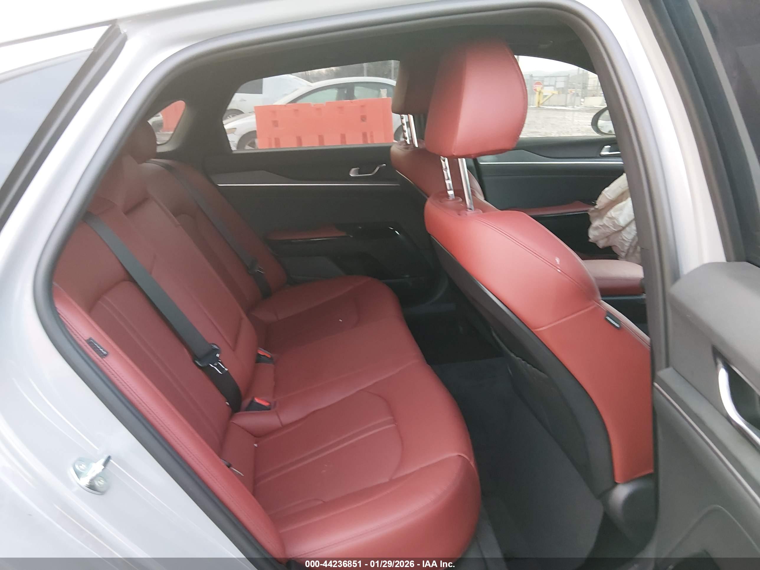 KIA K5 image 8