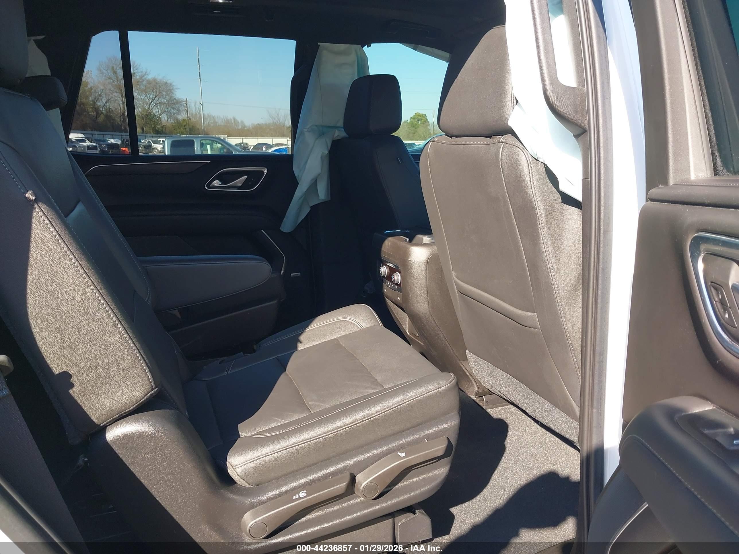 CHEVROLET TAHOE image 8