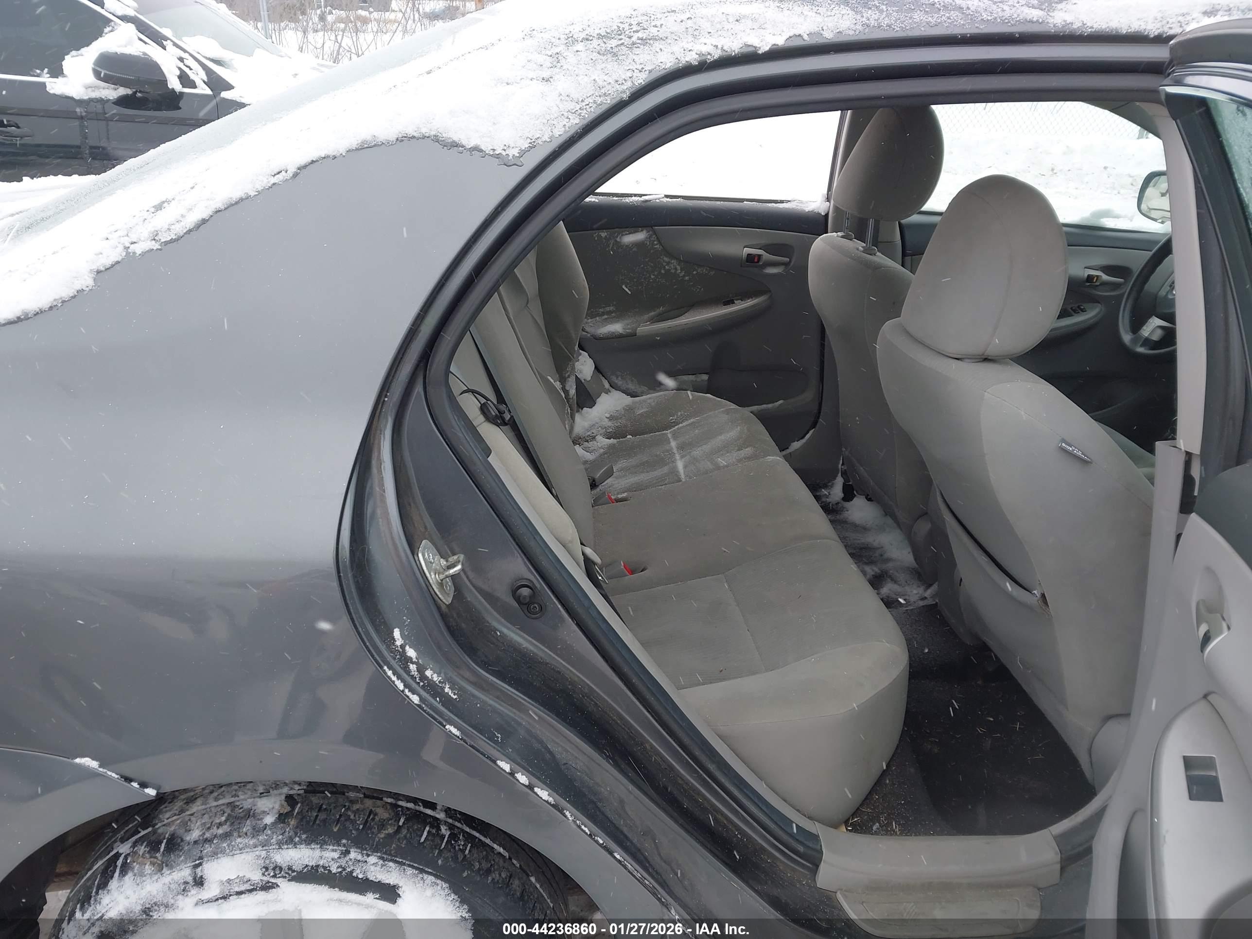 TOYOTA COROLLA image 8