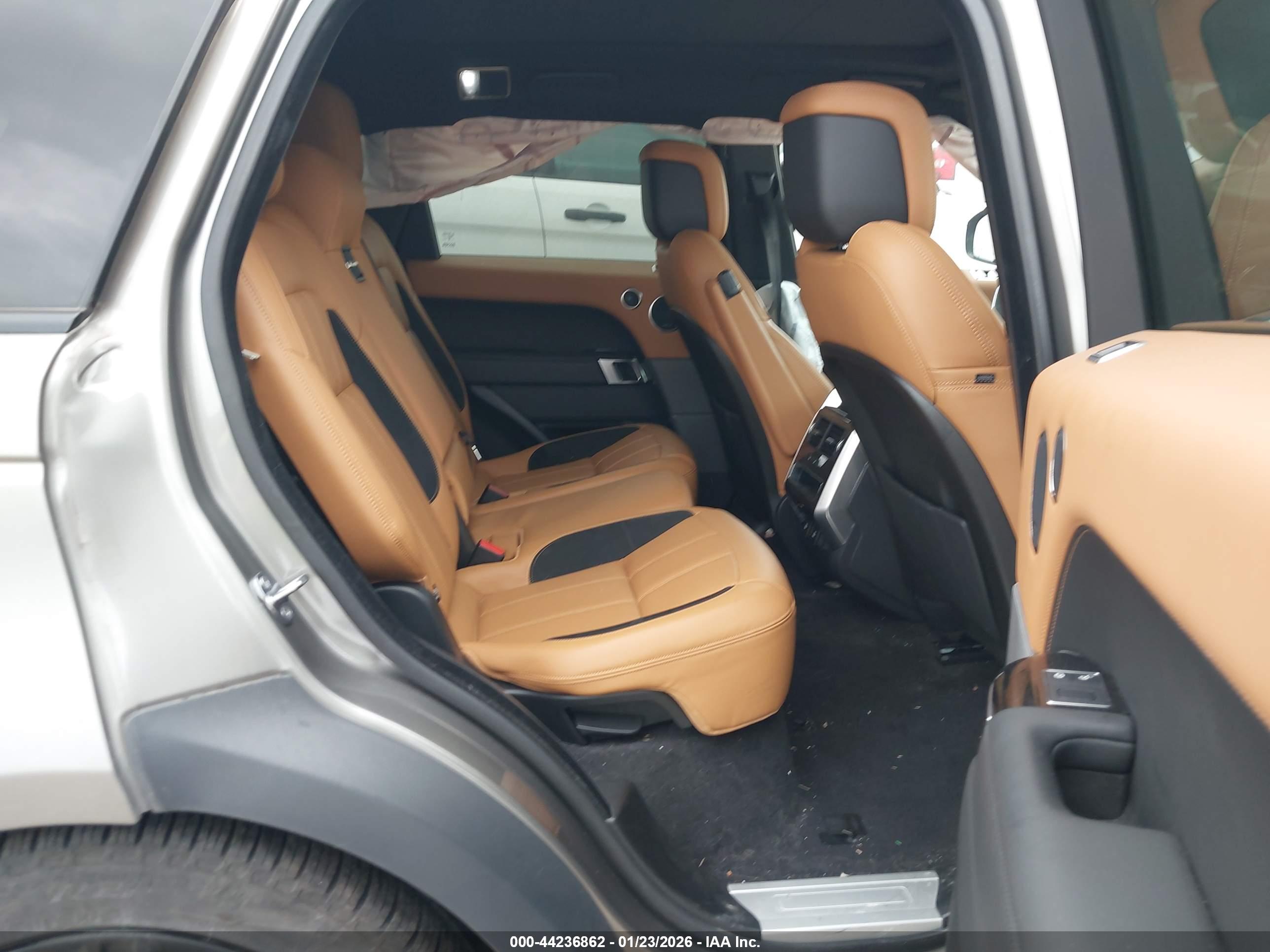 LAND ROVER image 8