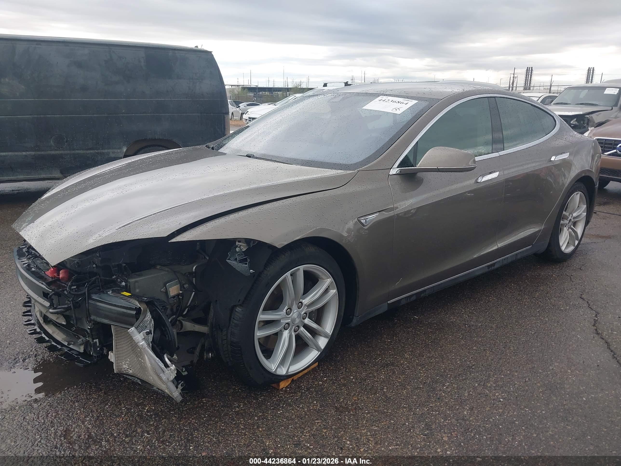 TESLA MODEL image 2