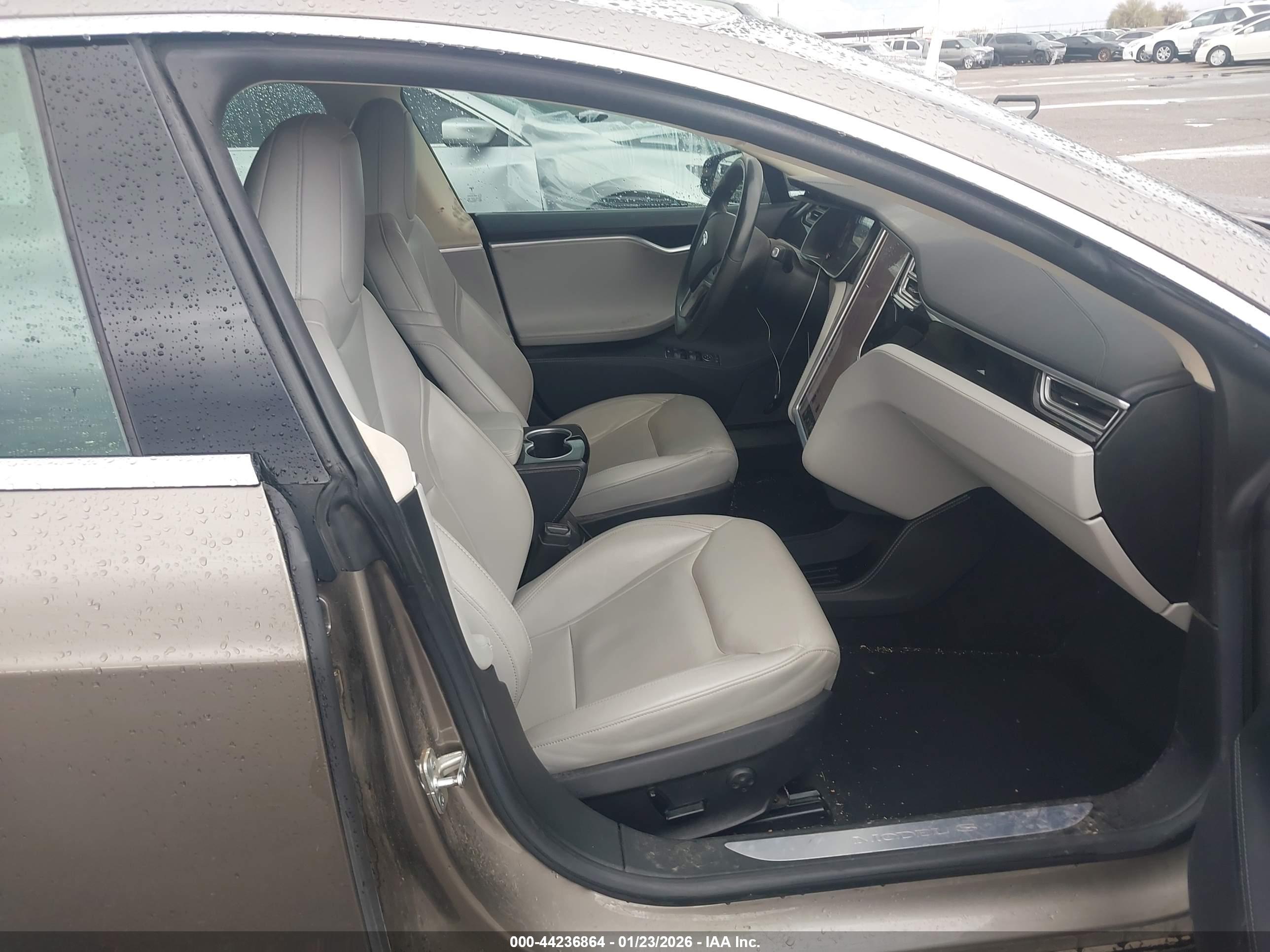 TESLA MODEL image 5