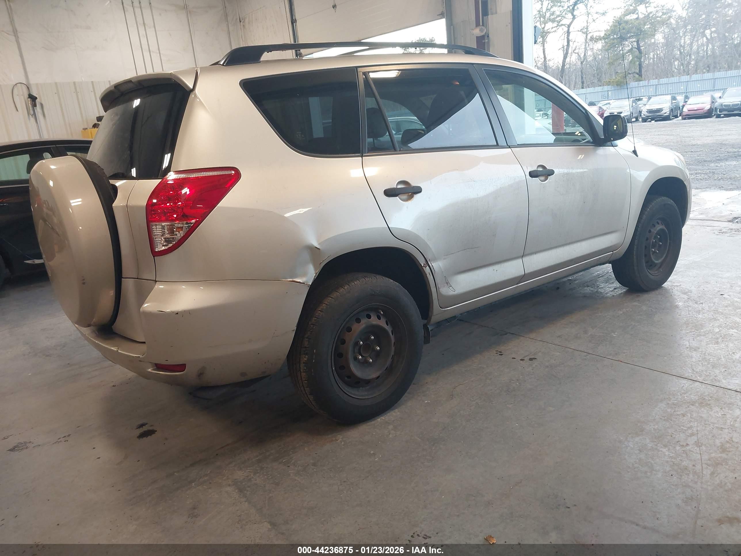 TOYOTA RAV4 image 4