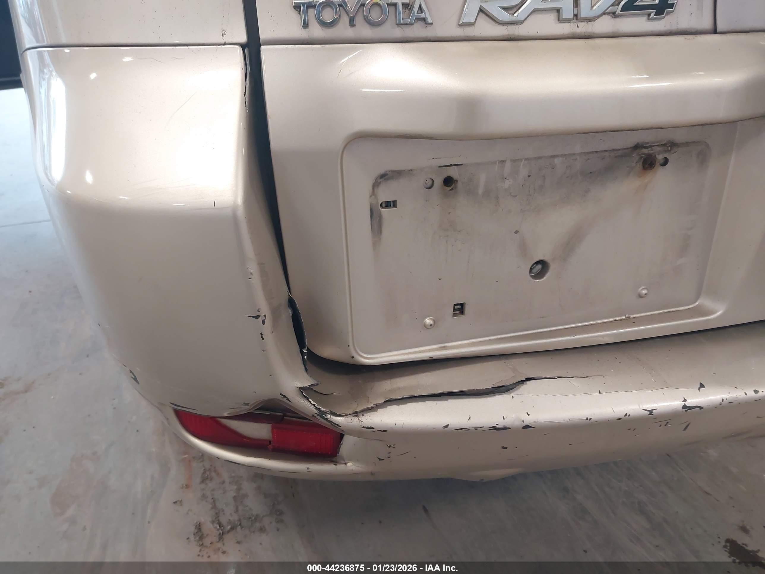 TOYOTA RAV4 image 6