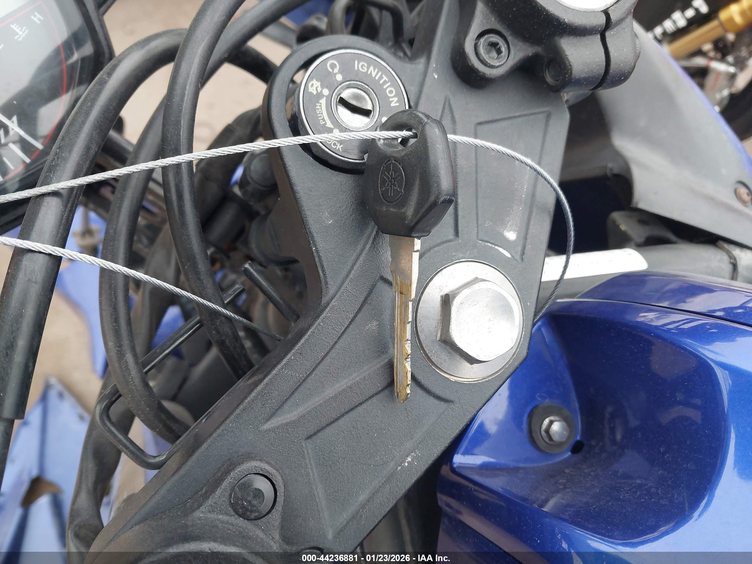 YAMAHA YZFR3 image 11