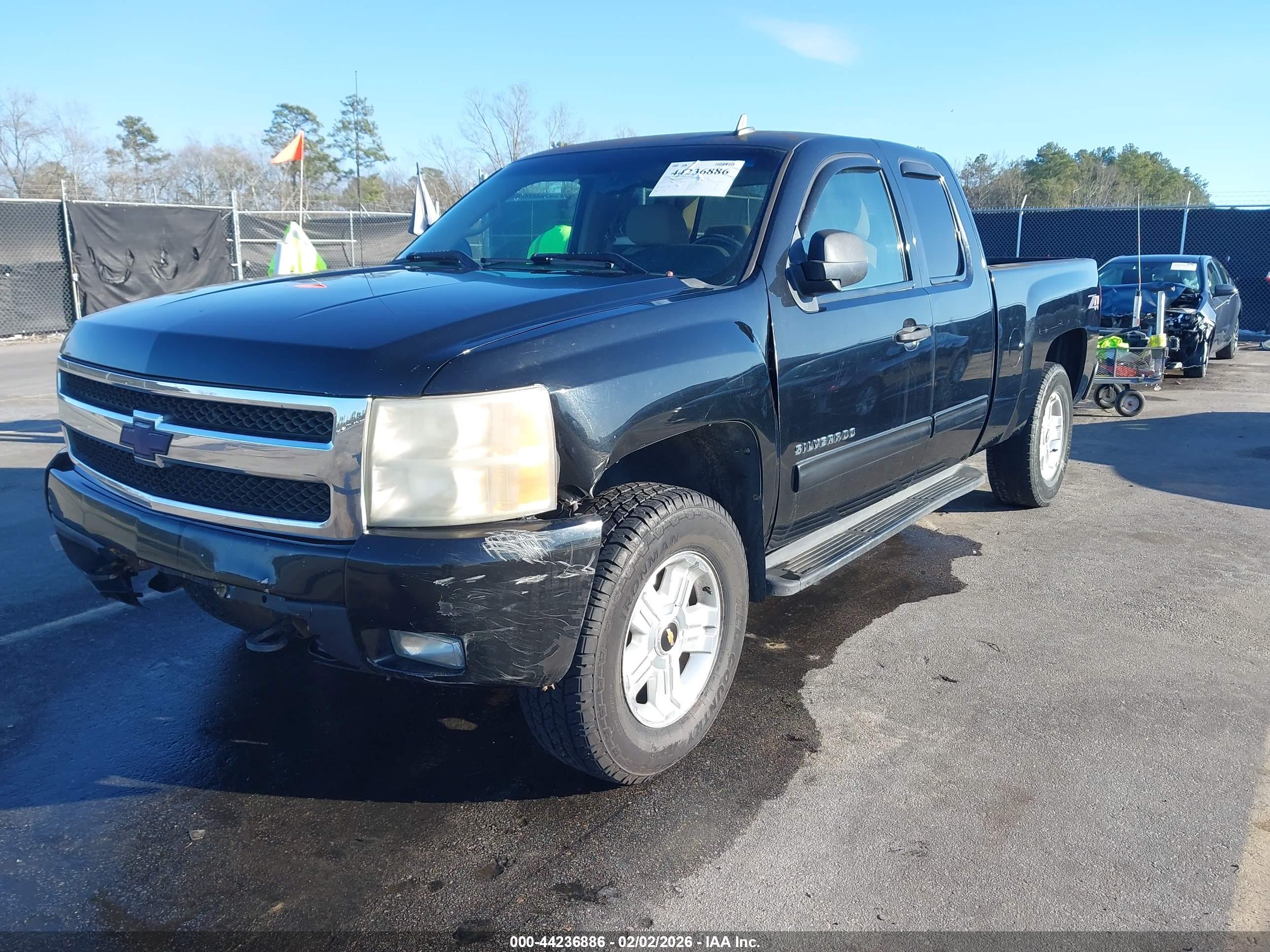 CHEVROLET SILVERADO image 2