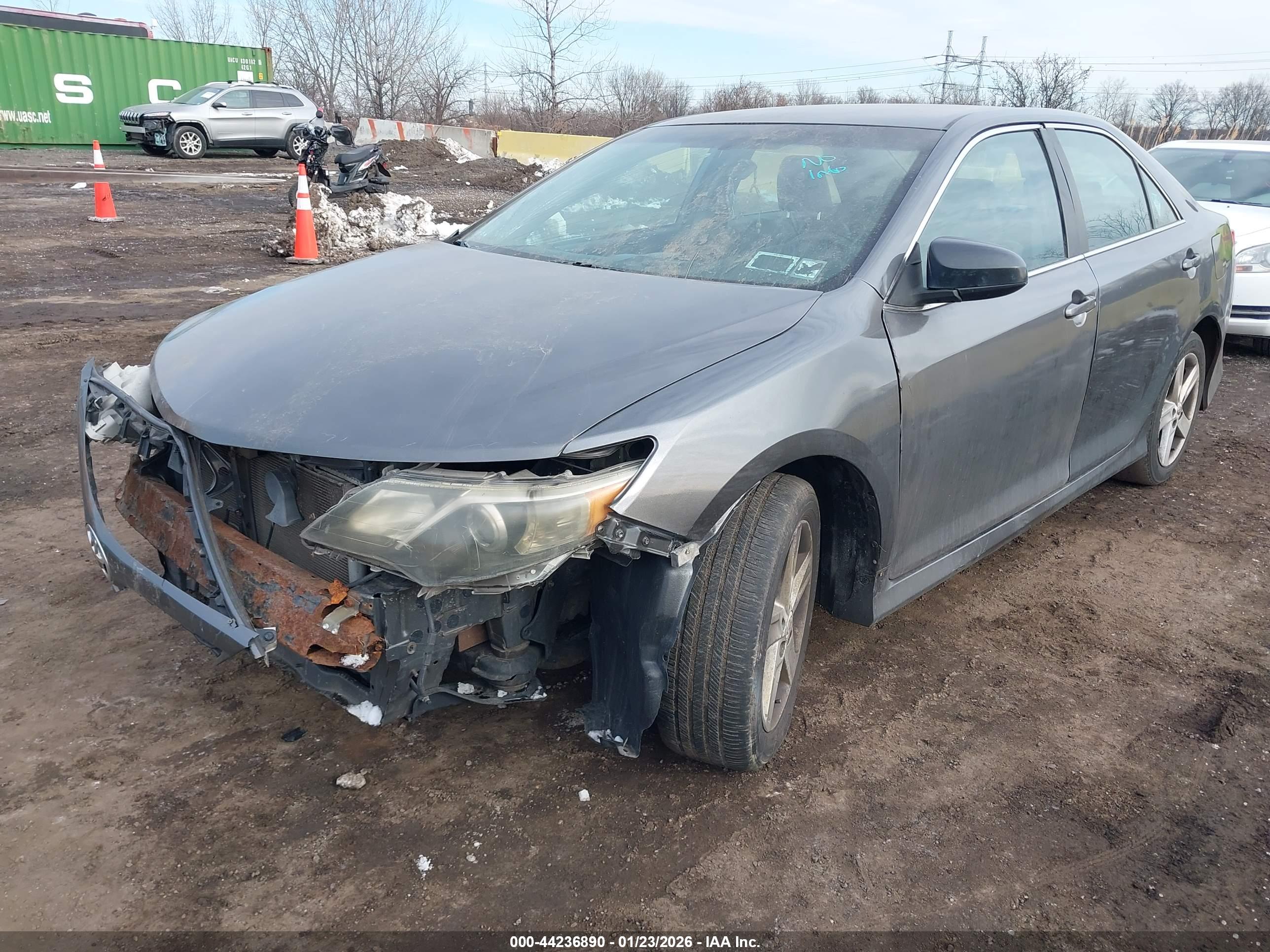 TOYOTA CAMRY image 2