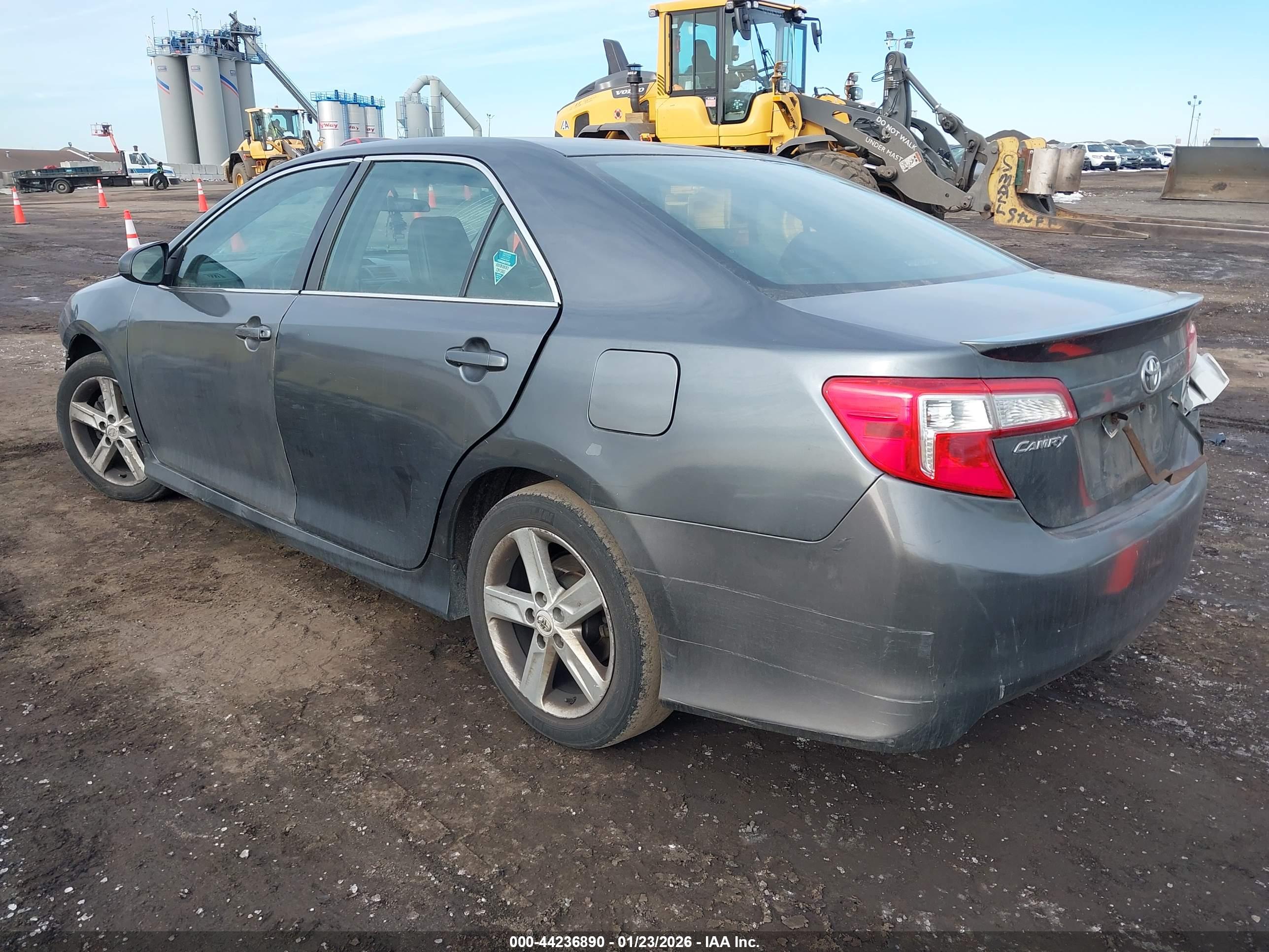 TOYOTA CAMRY image 3