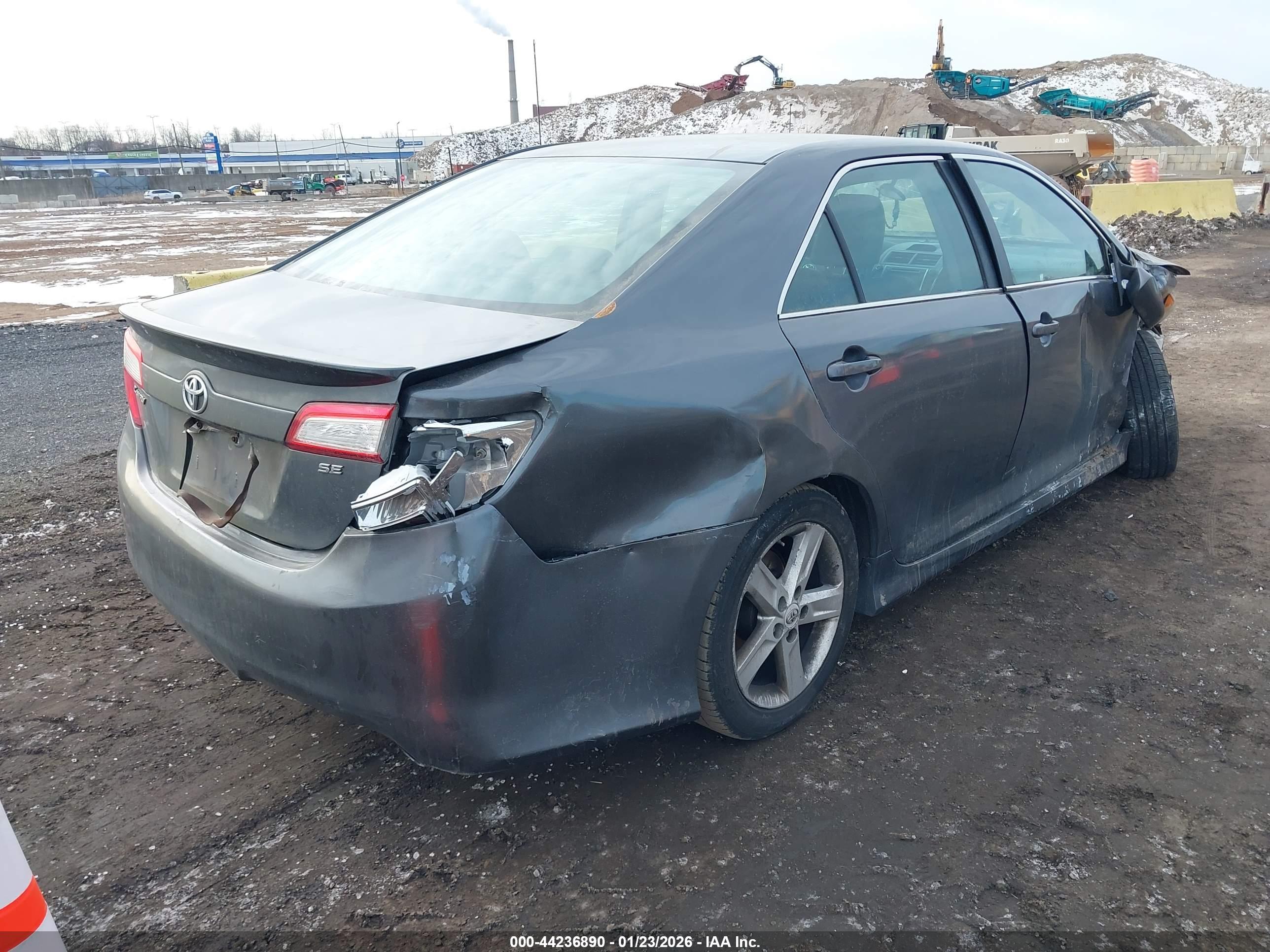 TOYOTA CAMRY image 4