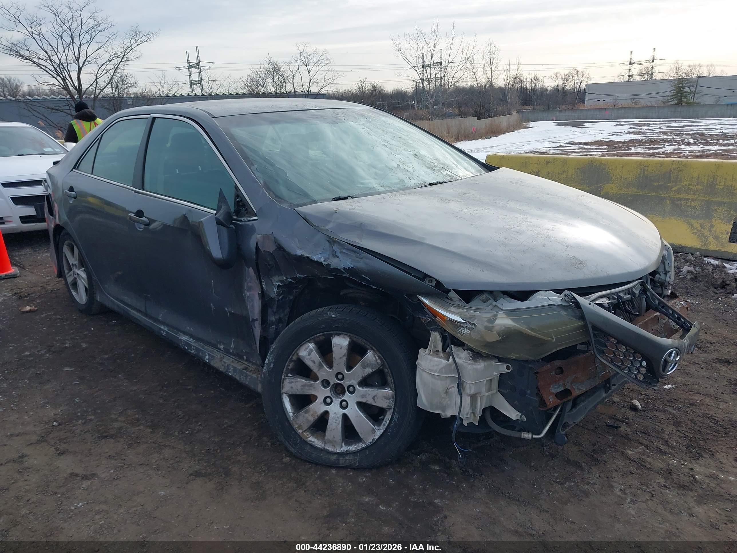 TOYOTA CAMRY image 6