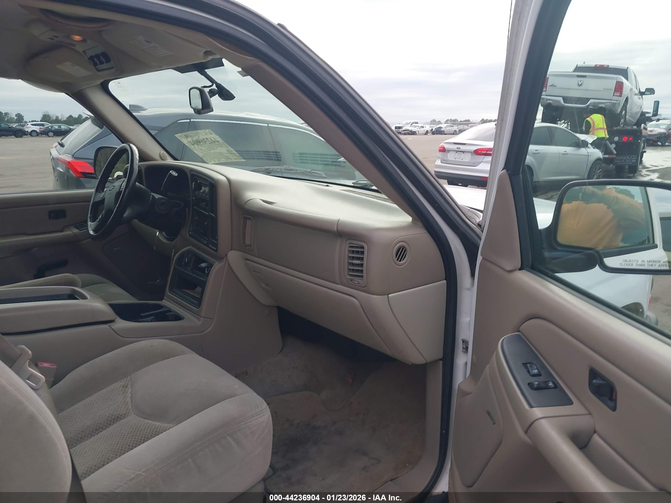 CHEVROLET TAHOE image 5