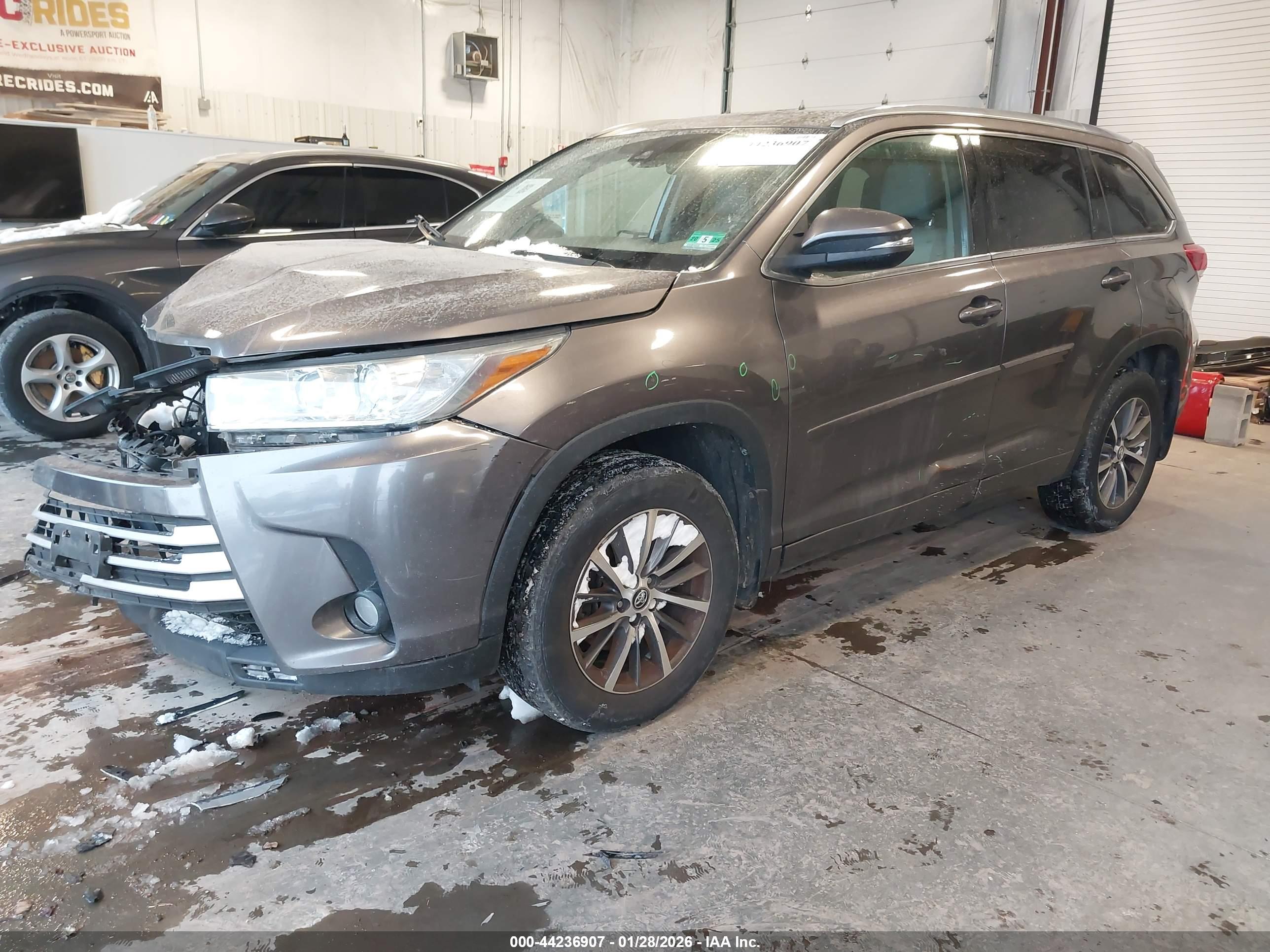 TOYOTA HIGHLANDER image 2