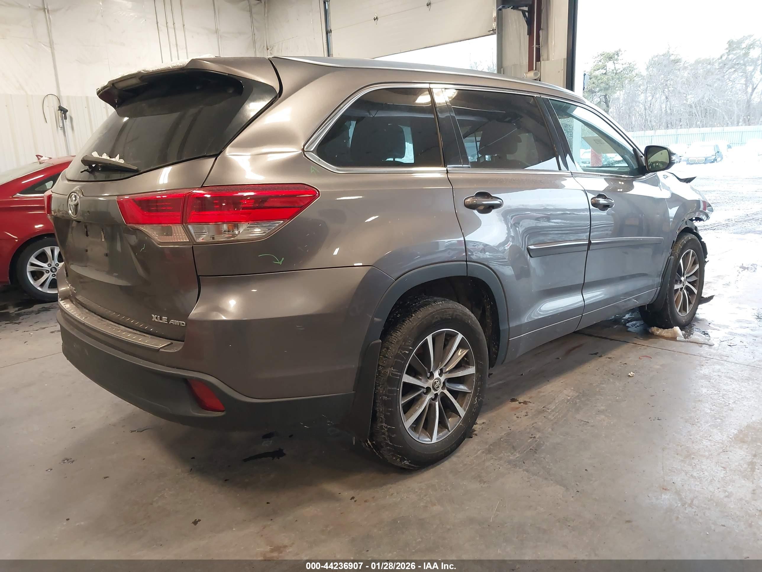 TOYOTA HIGHLANDER image 4
