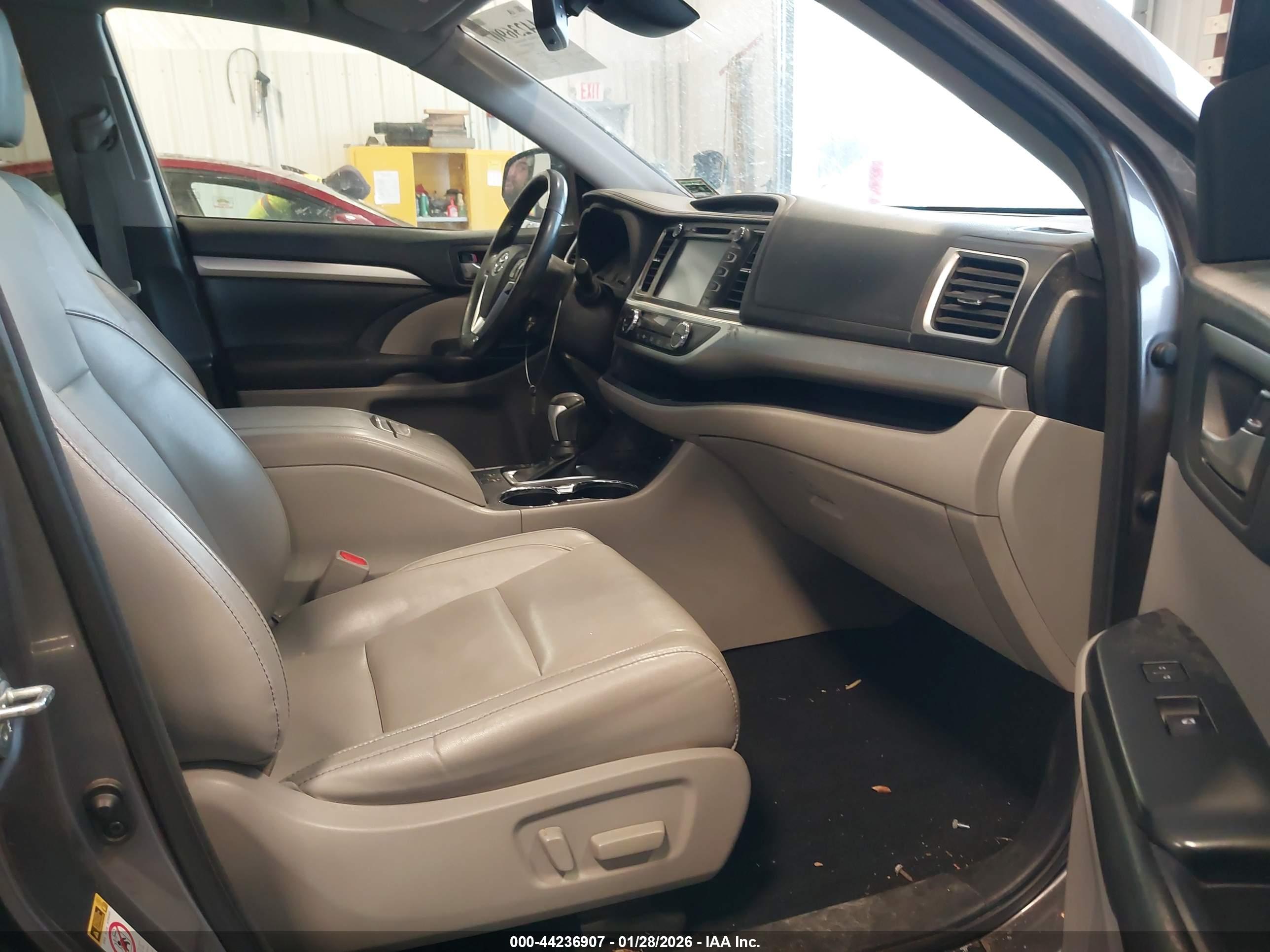 TOYOTA HIGHLANDER image 5