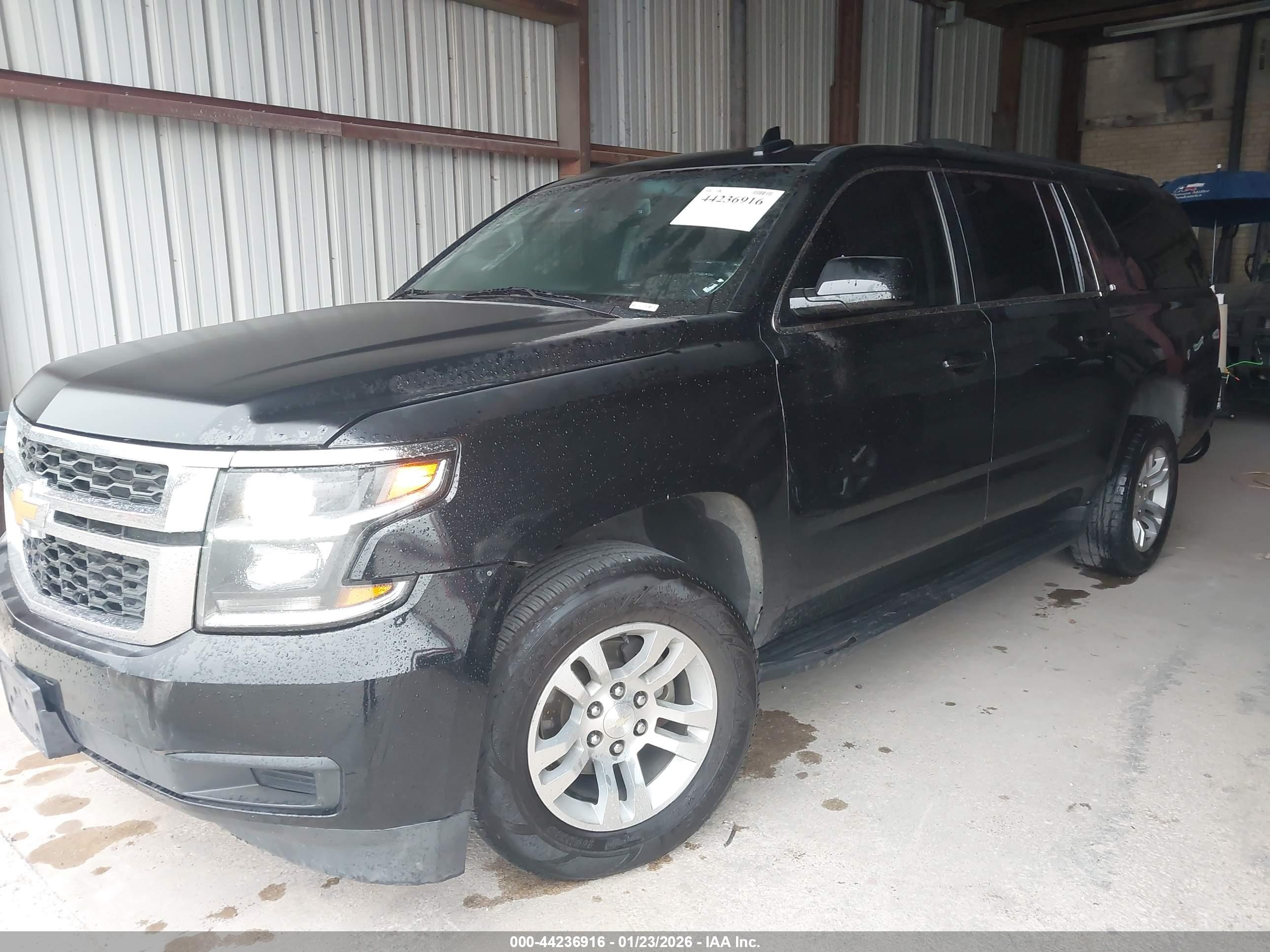CHEVROLET SUBURBAN image 2
